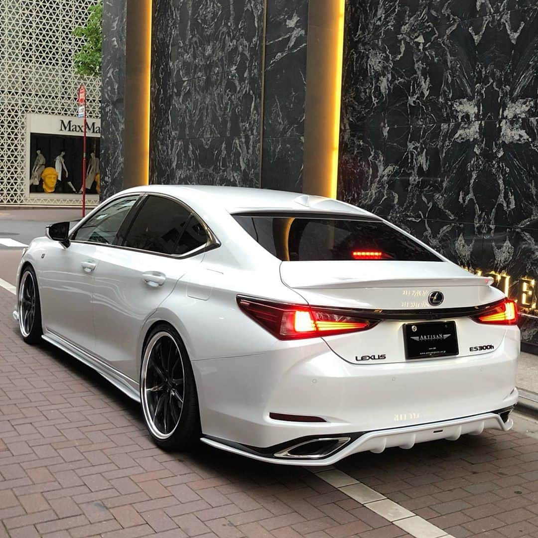 Spirits Artisanさんのインスタグラム写真 - (Spirits ArtisanInstagram)「Lexus ES F SPORT  Bodykit：Artisanspirits/// Sportsline blacklabel #artisanspirits  #lexus #lexuses #lexuses300 #lexuses300h  #レクサス #レクサスes #レクサスes300 #レクサスes300h #esfsport  #lxstnd #lexustuned #lexususa #evasivemotorsports #butlertire #ravspec #jworksunlimited #premierautowerkz #suvproject #kanooperformance #車庫小舗 #nigeljdmparts #トラウム  #car_life_staff #bondtokyo #bondosaka #advanced_auto_performance  #otto.auto.service #mr__lexus #jackspna」9月2日 19時20分 - artisan_spirits