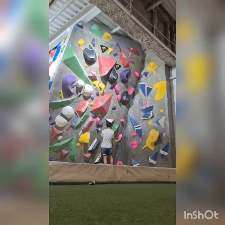 原田海のインスタグラム：「@bloczclimbing volumes 2D in New YOSEMITE WALL✔🍏🥝🥦﻿ ﻿ 最初は全くできる気しなかったけど、トライしてるうちにどんどん出来るようになってきてなんとか完登までもってこれた！！﻿ これだからクライミングは楽しい😁👏﻿ ﻿ @redbulljapan @champion_japan @bpump_ogikubo @frictionlabs @galaxymobilejp @scarpaspa #日新火災﻿ #redbull #championjp #bpumpogikubo #frictionlabs ﻿#galaxy﻿ #scarpa﻿ #climbing #sportsclimbing #sports ﻿#bouldering #クライミング #ボルダリング」