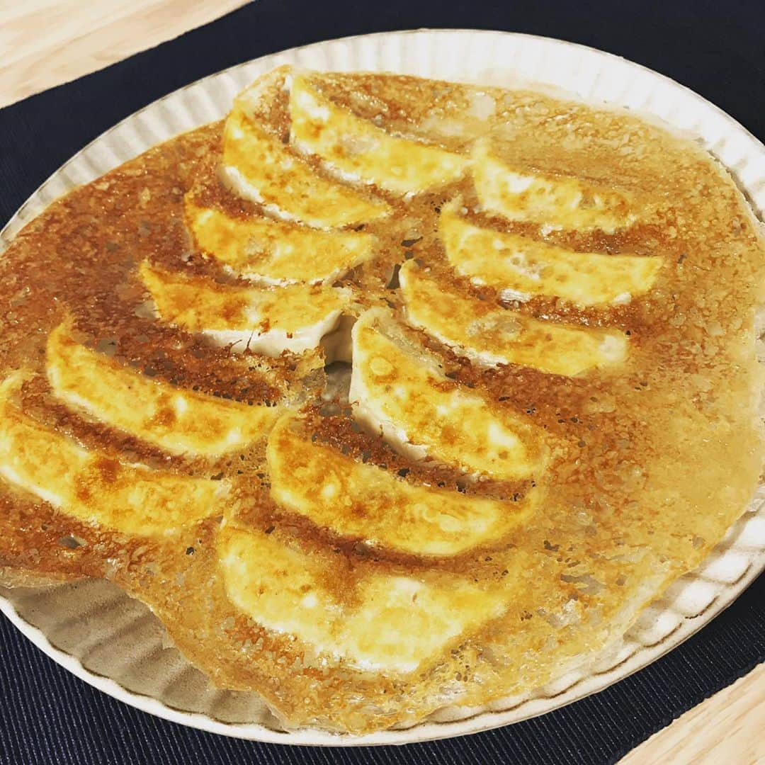 長崎峻侑さんのインスタグラム写真 - (長崎峻侑Instagram)「久々の餃子🥟食べるのもいいけど、キッチンに立ってる時間が好き。もちろん飲みながらね👌 #餃子　#晩ご飯　#酒　#キッチン」9月2日 19時14分 - shunsukenagasaki