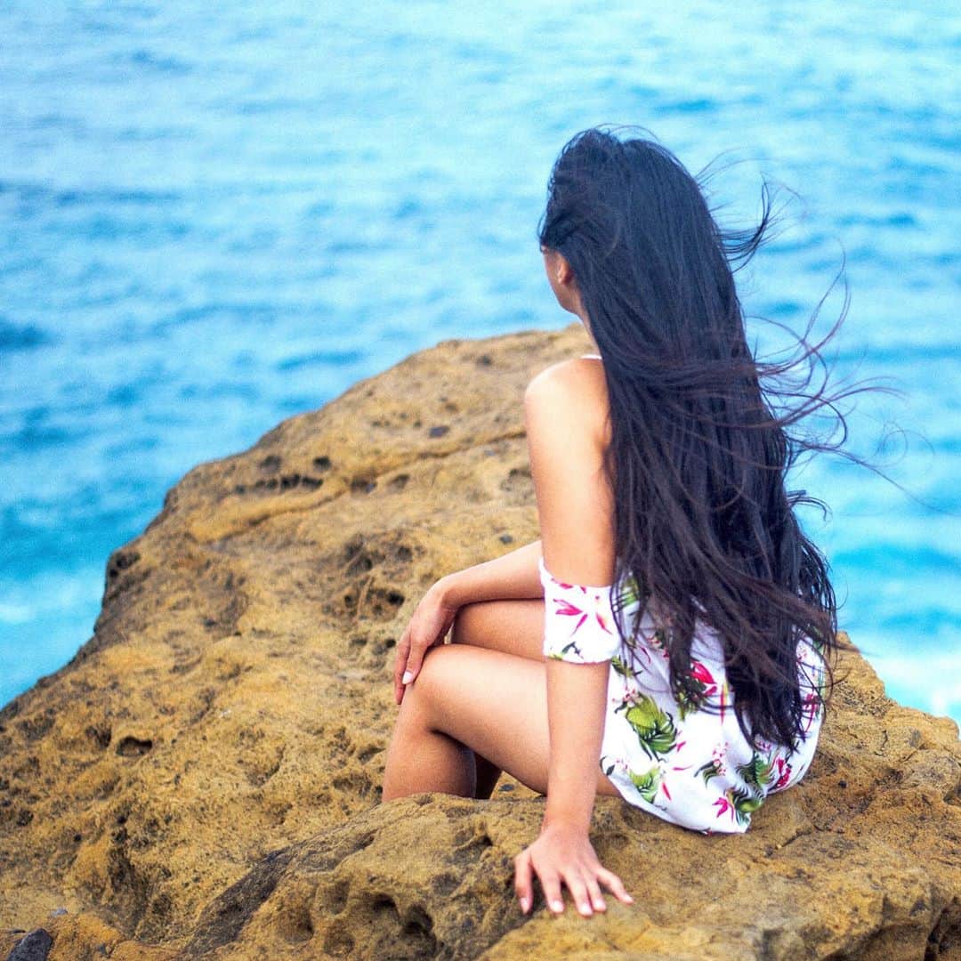 オリビア・タイのインスタグラム：「Difficult roads lead to beautiful destinations, but it’s hard to see the destination when we’re still on the road 🗺🚀🏝  I used to have moments in my life where I just wanted to quit - quit everything, run away, and embody a new identity.  It felt like people everywhere would tell me what I could and should do. I was constantly told that I had too many interests, too many goals, too many dreams, too fat, too skinny, too this, too that... I was either too much or too little for people.  Then, I realized that I was *allowing* that to happen. I was ALLOWING other people to dictate how I felt about myself. Well, that’s not a very productive use of anyone’s time...  Life is too short for that. What others think of us is none of our business. It’s part of the difficult road - hard work, rejection, resilience, and everything in between.  The destination - whatever that may be - is always worth it.  Photo cred: @anastasiia_dots  . . . . . #lifestyle #positivevibes #beautiful #selfcare #love #loveyourself #fitness #inspiration #happiness #goals #mindset #mindfulness #bodypositive #selflove #happy #mentalhealth #model #confidence #motivation #photography #health #selfie #life #meditation #healing #beauty #womenempowerment #success #quotes #positivity」