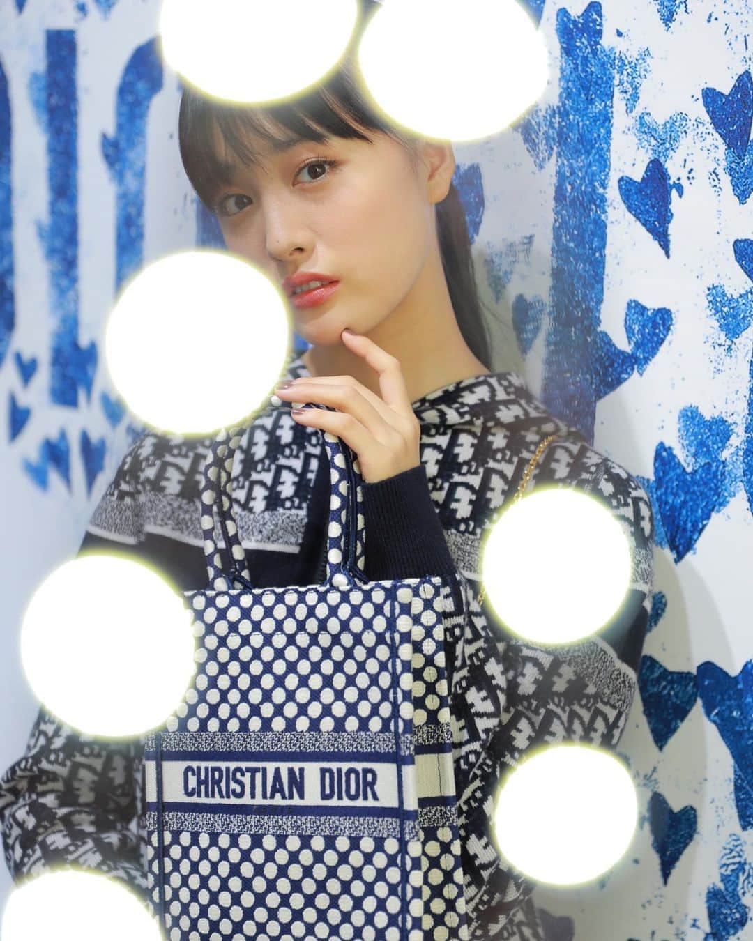 大友花恋さんのインスタグラム写真 - (大友花恋Instagram)「ドットの世界、、、 ブルーのドットのシックさにうっとりしました💠 @Dior  #Dior #DiorIsetan」9月2日 19時29分 - karen_otomo