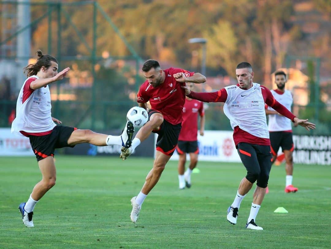 ケナン・カラマンのインスタグラム：「🇹🇷🇹🇷🇹🇷 @millitakimlar #nationalteam」