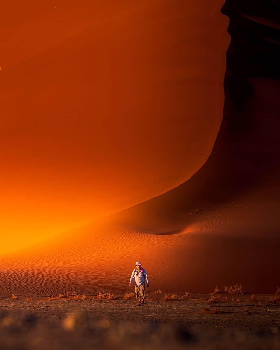 Fujifilm UKさんのインスタグラム写真 - (Fujifilm UKInstagram)「FEATURED PHOTOGRAPHER OF THE WEEK  Here’s another mind-blowing landscape from Featured Photographer @sollylevi who used this man to emphasise the impressive size, texture and colours of the sand dunes.   X-T1 XF55-200mmF3.5-4.8 R Lm OIS F5.0, ISO 200, 1/125 sec  #XSeries #FujifilmXSeries #XF #FujifilmUK」9月2日 19時30分 - fujifilmuk