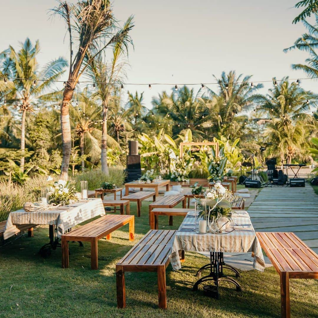 Jennifer Bachdimさんのインスタグラム写真 - (Jennifer BachdimInstagram)「I wanna dance with somebody 🎶❤️  . . Precious moments from @ibachdim belated birthday party ❤️🥰  . . Biggest thank you to everyone who made this happen :   Venue  @thegarcia.ubud & @ksunarestaurant  MC & Band  @ras_talent  Decor @florabotanicadesigns  Event organizer @glowplanner  Neon @neonletterbali  Soundsystem @rhunosbali  Photography @claus_schmidtt Make up @renasohanimakeup」9月2日 19時27分 - jenniferbachdim