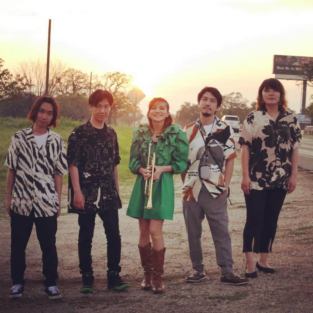 山崎千裕さんのインスタグラム写真 - (山崎千裕Instagram)「#2020_march  #texas #Llano  #Bandmembers #performing #liveband #ROUTE14band #music #musicvideo #backstage #musiclover #mahal  #Japanese #instrumental #band  #Piano #drums #bass #guitar #trumpet #trumpeter #trumpetplayer #trumpetlife #trumpetband」9月2日 19時38分 - chiroyamazaki