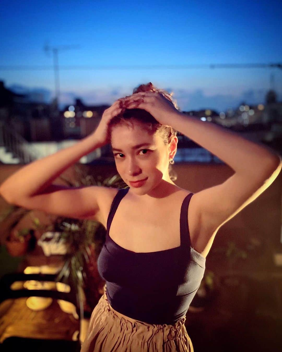 工藤ジェニファー茉侑さんのインスタグラム写真 - (工藤ジェニファー茉侑Instagram)「夏の夜が好き🌈🧡 暑すぎるのは嫌だけどまだまだ夏終わって欲しくないなぁ😋🍦  焼肉は年中無休で食べたいけど夏が1番美味しく感じる気がする🤔🥩🧡  四谷三丁目の老舗焼肉店　#名門  コスパ良いとは言えないけどこれぞ焼肉ってかんじの雰囲気と味で、ハラミと骨付きカルビと名物ホルモンで満足です😋❤️  #ダイエット　#ダイエットメニュー #グルメな人と繋がりたい  #居酒屋　#居酒屋ごはん　#お酒好きな人と繋がりたい #お酒好き女子 #ビール　#ビール女子 #ビール好きな人と繋がりたい #渋谷グルメ #池尻大橋グルメ #お洒落さんと繋がりたい #お洒落な人と繋がりたい　#料理好きな人と繋がりたい　#beer #グルメ好きと繋がりたい #ソジュン 焼肉　#焼肉好きな人と繋がりたい #焼肉　#ホルモン　#ホルモン好き　#焼肉名門　#四谷三丁目　#四谷三丁目グルメ #荒木町グルメ #荒木町　#夕焼け　#空が好きな人と繋がりたい」9月2日 19時31分 - jennifermayu_s