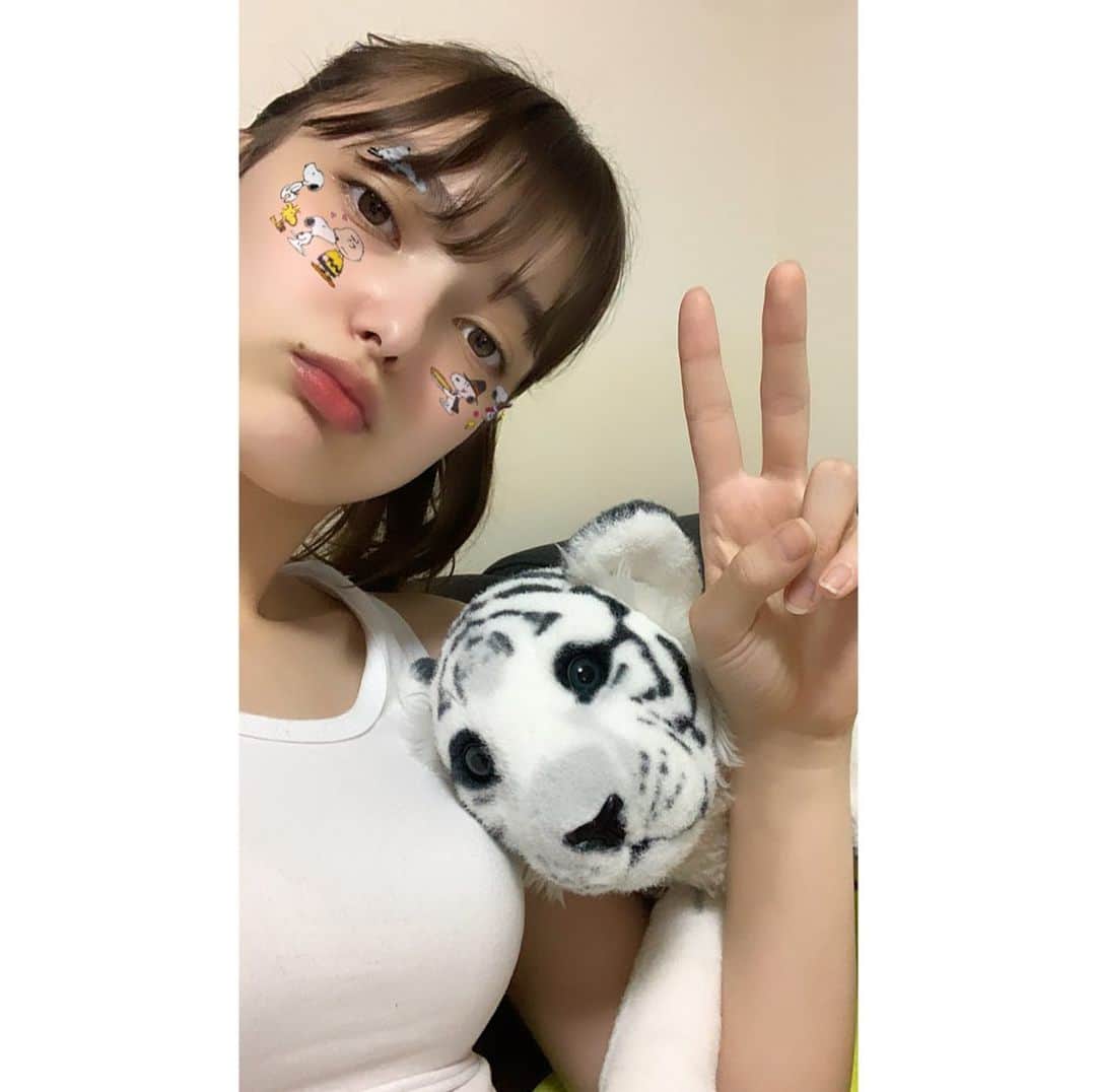 モニカさんのインスタグラム写真 - (モニカInstagram)「ホワイトタイガーと一緒に✌︎ . 久しぶりの自撮りですね🔥 .  #エフェクト #instagram #ホワイトタイガー #人形 #ぬいぐるみ #自撮り #✌️#イデア #もにか #高校生」9月2日 19時32分 - _monica_1121