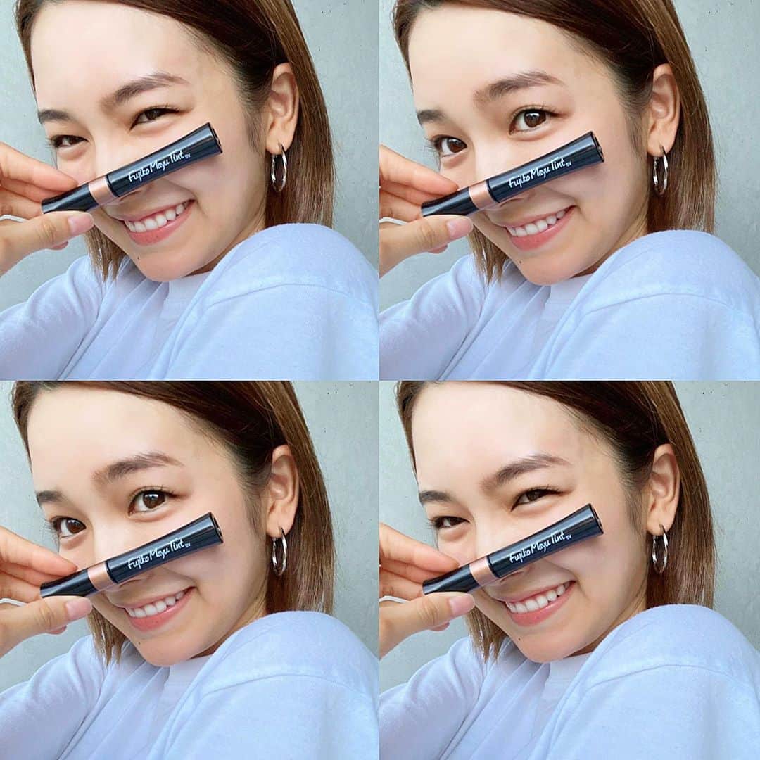 富久美玲のインスタグラム：「_ . 眉毛お褒め頂いたり質問が多いので . お手入れというか普段からメイクを しない私には必需品の眉ティント👍 . 眉毛は生やしっぱで整えたりはせず 元から眉毛はあるけど、やっぱり 色があるないで結構大事です🤔✨ もう眉ティントにお世話になっては 早2年ぐらい！ . 今愛用してるのは#フジコ眉ティント  01 ショコラブラウン . 寝る前に塗って朝まで放置が私流w .」