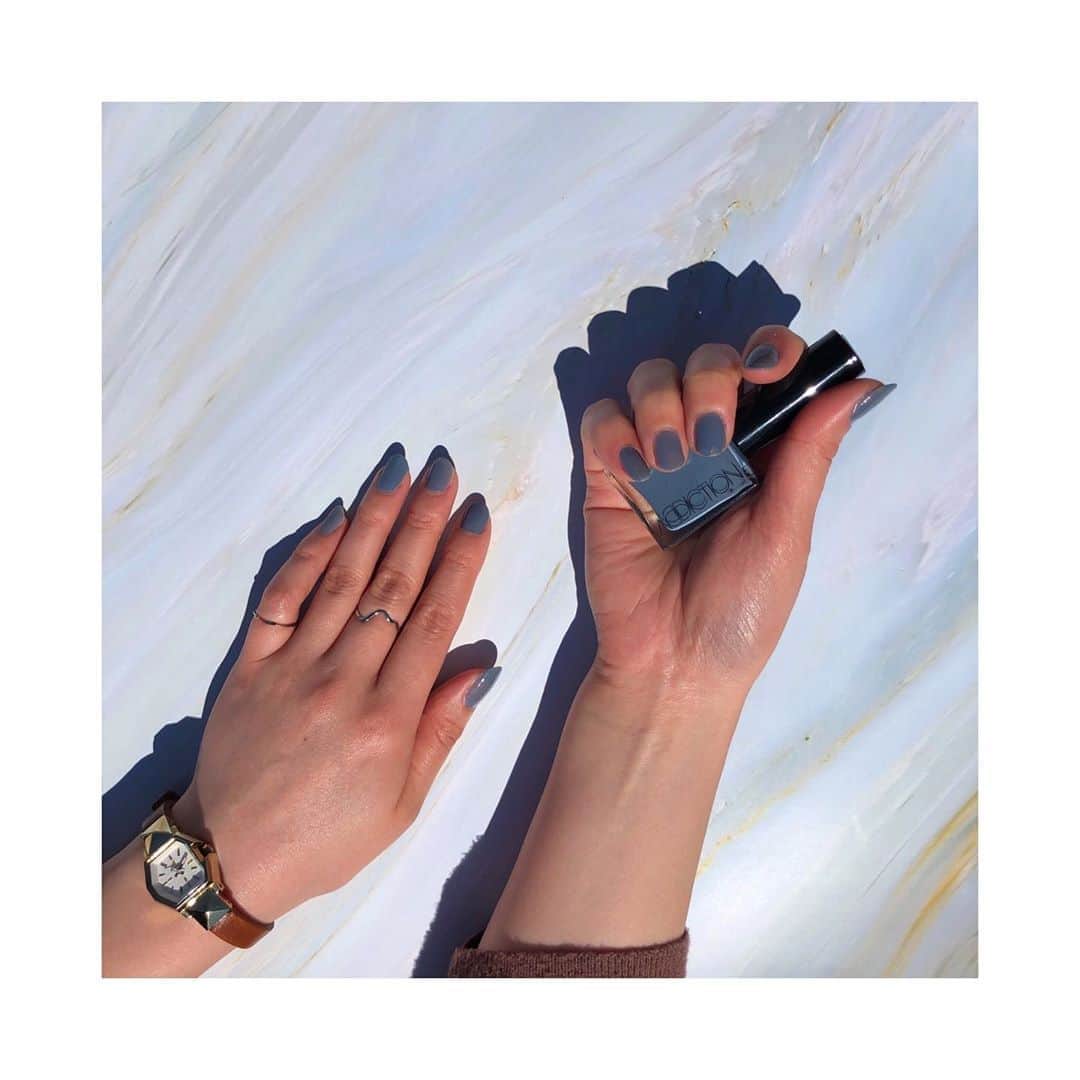 のインスタグラム：「【グレイッシュブルーネイル♡】 . 肌なじみも良いグレイッシュブルー。 単色塗りでも手元が映えます。✨ . フルーツギャザリングのスタッフからも大人気なカラー。♡ . ADDICTION(アディクション) ザ ネイルポリッシュ ■038S/Montauk Wind . アディクションのネイルポリッシュは、爪へのやさしさを追求した3種のオーガニック保湿成分を配合。 ネイルをしている間、爪の乾燥をやわらげ潤いを守ります。 ------------------------------------------- @fruitgathering.jp のリンクからブランドサイトにアクセスし、 「BRAND LIST」→気になるブランドのロゴを クリックすると、取扱店舗をチェックできます。 ------------------------------------------- #ADDICTION #ネイル #ネイルポリッシュ #マニキュア #女子力アップ #おすすめコスメ #メイク好きな人と繋がりたい #美容 #セルフネイル #コスメ好きな人と繋がりたい #コスメ好きさんと繋がりたい #保湿ケア #fruitgathering #beauty #コーセー #KOSE #フルーツギャザリング #オーガニック #nail #空 #春 #コスメ紹介 #コーディネート #コスメ購入品 #大人可愛い #アディクション #化粧品 #ネイルデザイン #ネイル好きな人と繋がりたい」