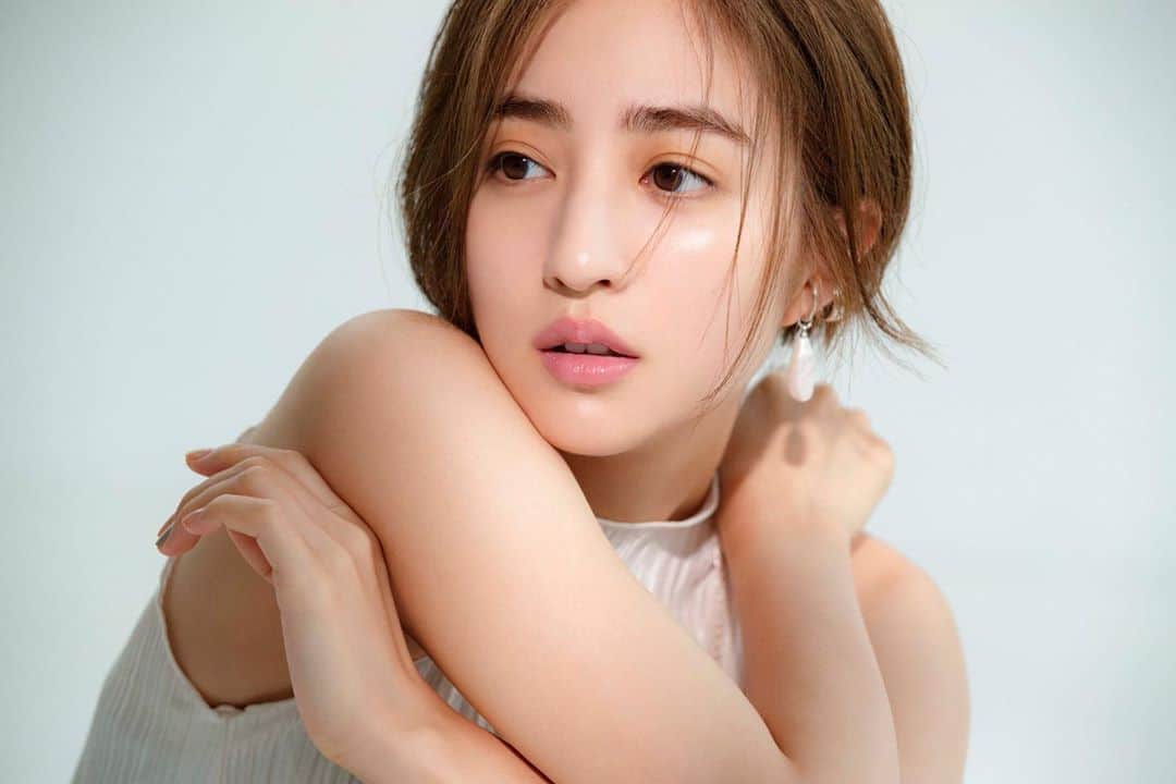 寺田茉布のインスタグラム：「with10月号 @with_mag_official @jillstuartbeauty @akanehotta @sayoko_yoshizaki @mar_it」