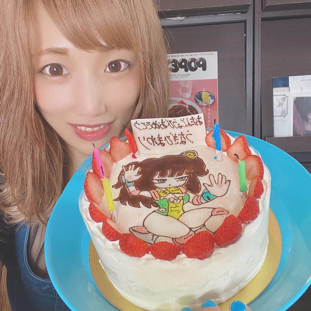 のインスタグラム：「可愛いケーキでお祝いしてもらった♥♥♥♥(´>///<｀)」