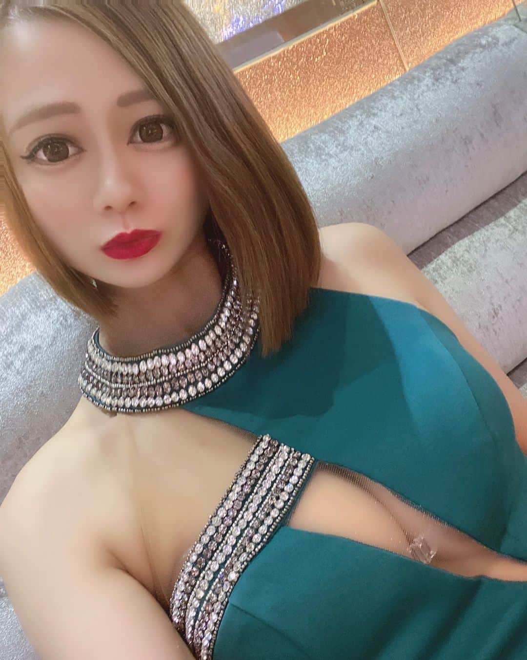 葉月るいのインスタグラム：「このドレス可愛すぎる🥺💗❤️  #錦#錦3#エンジェルアール#キャバ嬢#ドレス#サロンドゴールド」