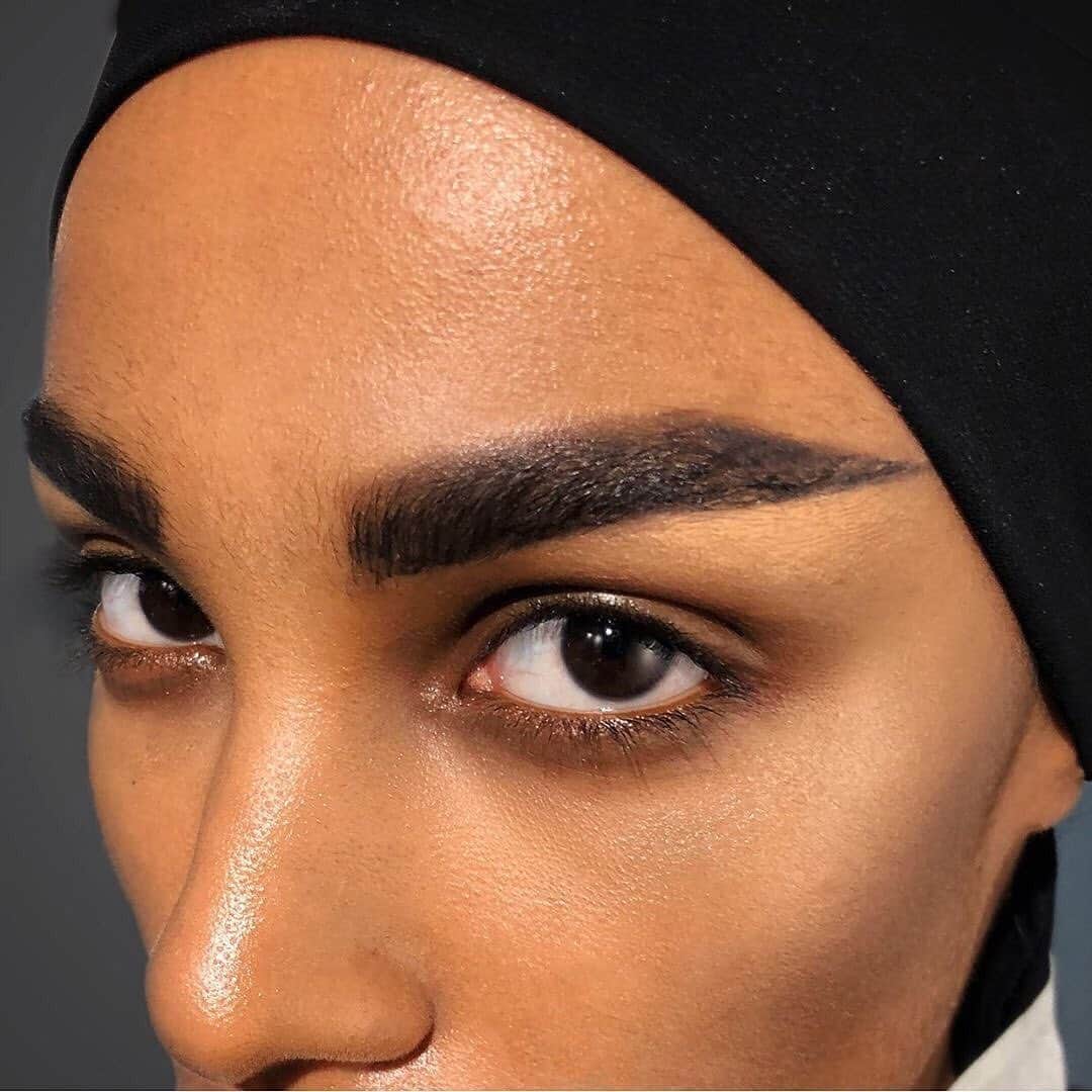 M·A·C Cosmetics UK & Irelandさんのインスタグラム写真 - (M·A·C Cosmetics UK & IrelandInstagram)「@ikramabdi giving 90s toughness with M·A·C Shape and Shade Brow Tint & Big Boost Fibre Gel In Strut. Who thinks the 90s should make a comeback? ⁠⠀ #regram @terrybarberonbeauty」9月3日 1時14分 - maccosmeticsuk