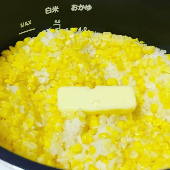 佐野優子のインスタグラム：「❁ とうもろこしご飯にハマる🥢🍚🌽 . バターの風味でより一層美味しくなる🤤 . #とうもろこしご飯  #とうもろこし #バター入り」