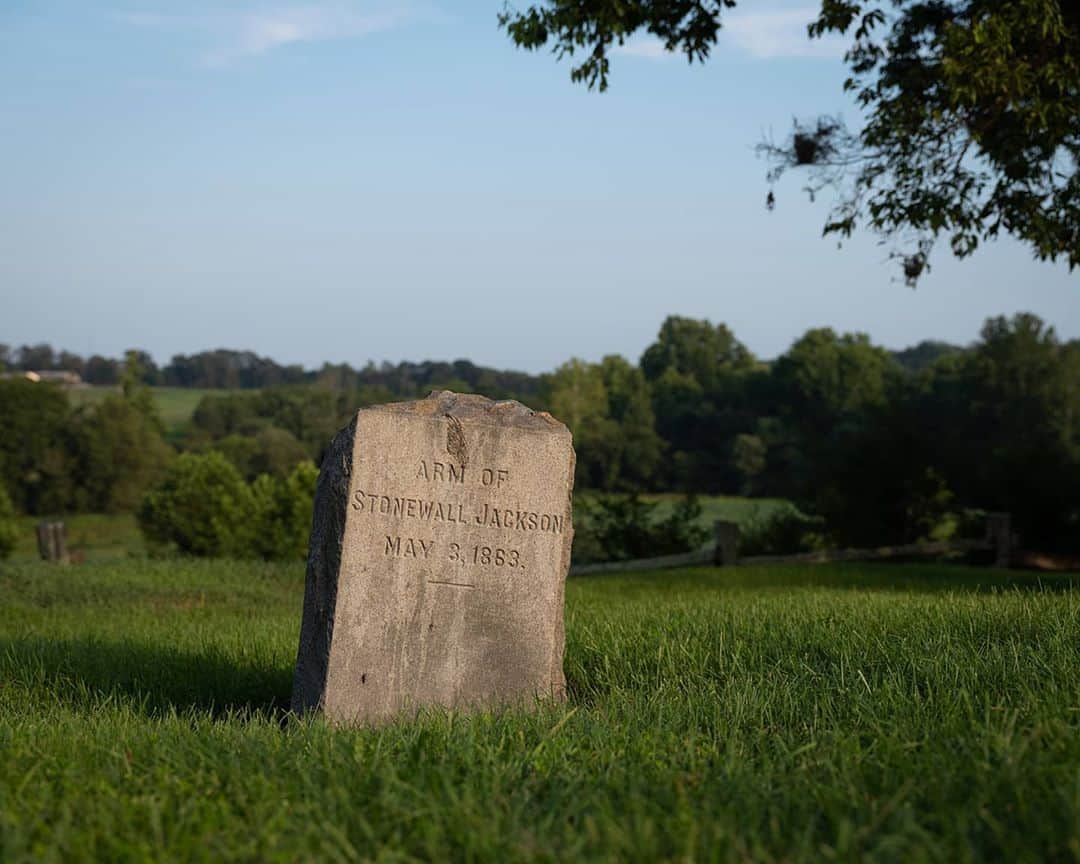 のインスタグラム：「Photo by Kris Graves @themaniwasnt I Monument to Stonewall Jackson's Arm, Locust Grove, Virginia. Thomas Jonathan "Stonewall" Jackson was a Confederate General during the Civil War, the best known after Robert E. Lee. Jackson was wounded by friendly fire and had his arm amputated. He passed away eight days later. To view more of my work, please follow @themaniwasnt and @monolitheditions」