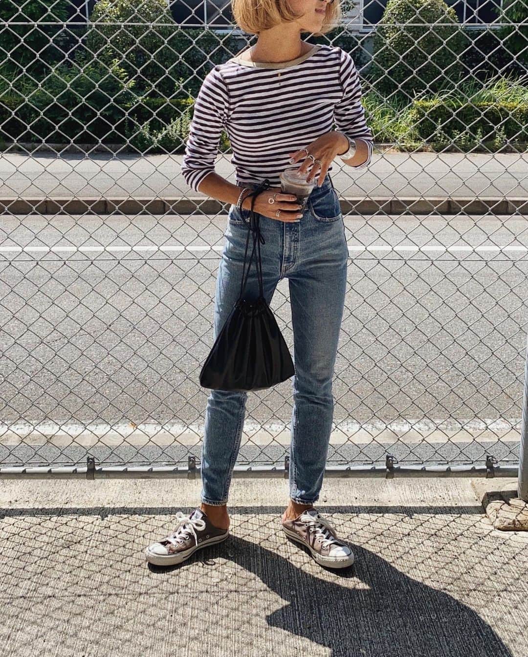 annaさんのインスタグラム写真 - (annaInstagram)「. . 大きい台風が来るのね🌪 週末も雨とかやめてー😨😨 . . 今日も秋先取り🙃🍁 @cheri_official_ のボーダートップス が可愛すぎる🥺❤️❤️  バックスタイル好きー🥰 . . 最近はお腹を引き締めようと @gyugyugyu_lme も力入れて 使ってるよ😎✌︎✌︎ お腹にはこれだよね🥳 . . tops ⋆ @cheri_official_  pants ⋆ @moussyofficial  bag ⋆ @lowrysfarm_official  shoes ⋆ @converse_jp  . . #ootd#outfit#fashion#coordinate#today#code#コーデ#秋コーデ#大人カジュアル#カジュアルコーデ#シンプルコーデ#シンプル#休日コーデ#今日の服#ゆるコーデ#moussyデニム#moussyjeans#デニム#オトナカジュアル#ボーダートップス」9月2日 20時12分 - 12anna23