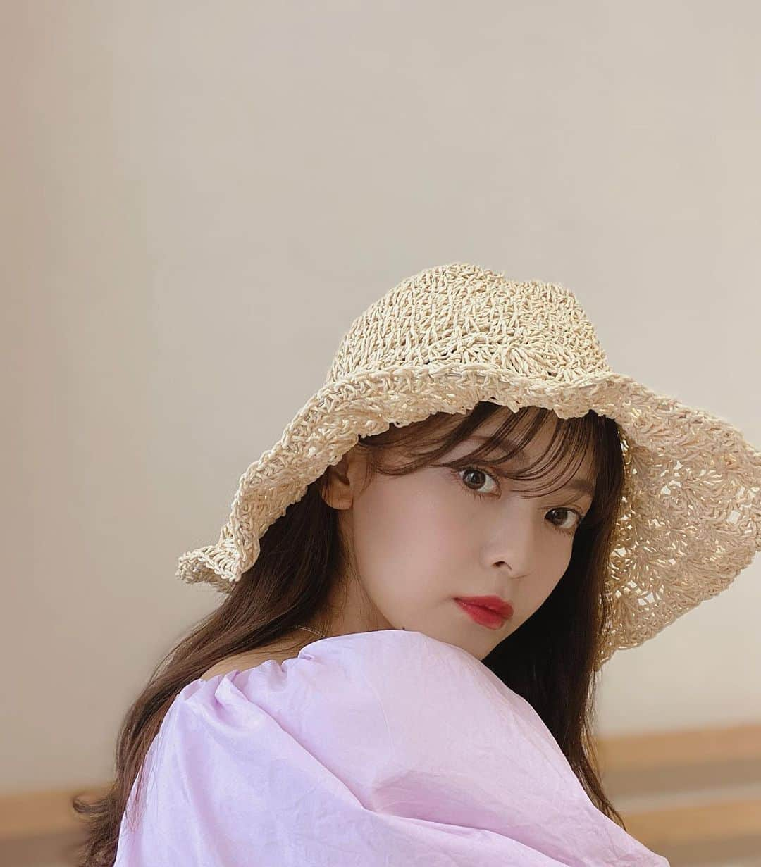 湯本亜美さんのインスタグラム写真 - (湯本亜美Instagram)「ㅤㅤㅤ 夏らしい格好もあと僅か...👒💧 可愛すぎる帽子も洋服たちも今年はあまり出番が無かったけど来年こそは来年こそはと願うばかりですね...💓 @lilyanna.jp #pr #カラコン #lilymomo ㅤㅤㅤ 9月も宜しくお願いします🍇」9月2日 20時21分 - amiyumoto_official