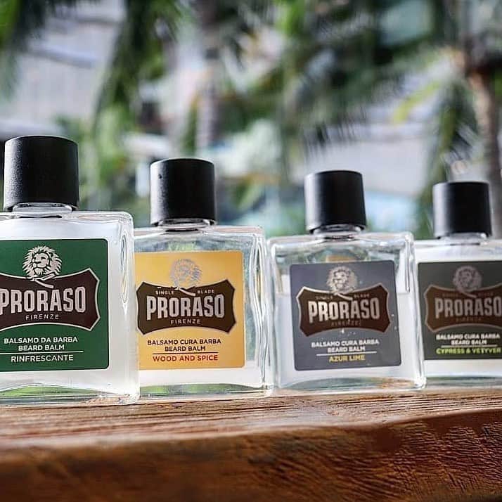 Proraso Japanのインスタグラム：「肌にあったシェービング剤使っていますか？ Prorasoは肌タイプに合わせたラインナップをご用意。 天然保湿成分も配合しており、お肌にも優しいものつくりをしています。 シェービングで肌荒れする、という方はご自身の肌タイプに合わせたProrasoをお試しください。  . . #proraso #prorasousa #prorasofirenze #シェービングクリーム #シェービング #ProShave #Italian #ItalianShave #イタリア製 #バーバースタイル #バーバーショップ #髭脱毛 #メンズスタイル #シェービングフォーム #Barber #メンズヘアスタイル #ヒゲ男子 #ヒゲ #BarberShop #ヒゲ脱毛 #メンズヘア #シェービングエステ #おしゃれさんと繋がりたい」