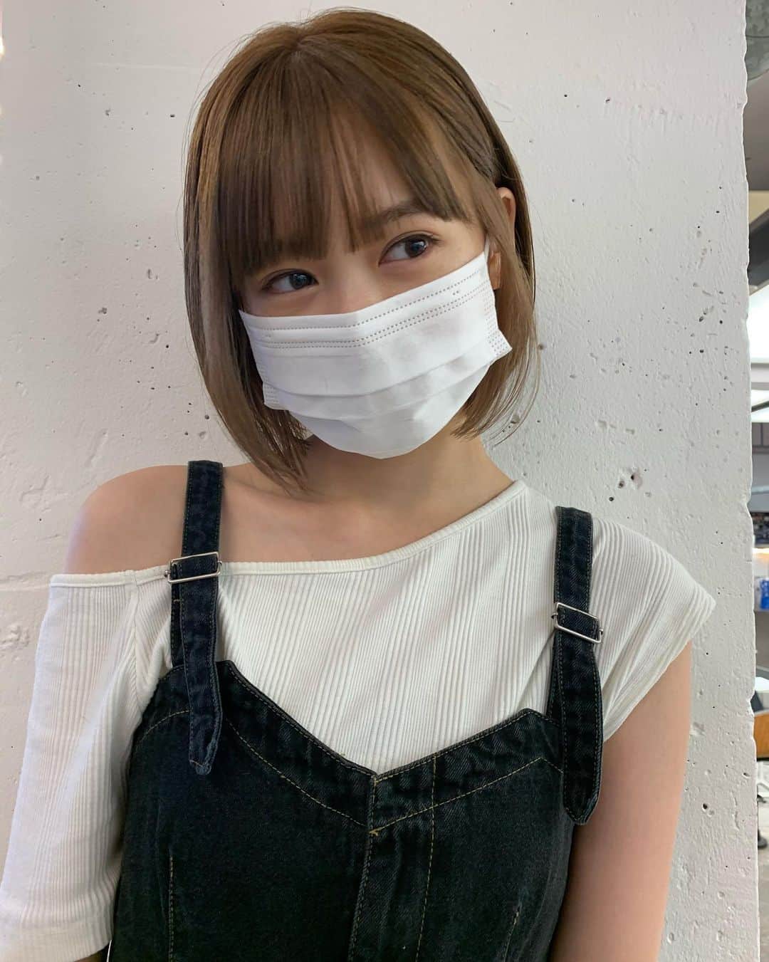 千田麻実さんのインスタグラム写真 - (千田麻実Instagram)「⠀ SHIMA aoyama店でヘアメンテナンス⠀ いつもリサさんにお願いしてます✌︎⠀ ⠀ ブリーチせずに出来る限界で明るく！⠀ ってお願いして可愛くして貰いました☺︎ 加工なしの色味です〜〜！⠀ ⠀ @risa_atami  ⠀ #shimaaoyama #ヘアメンテナンス #shima #透明感カラー #ダブルケアカラー #ブリーチなし #ミニボブ #ショートヘア」9月2日 20時18分 - mami__senda