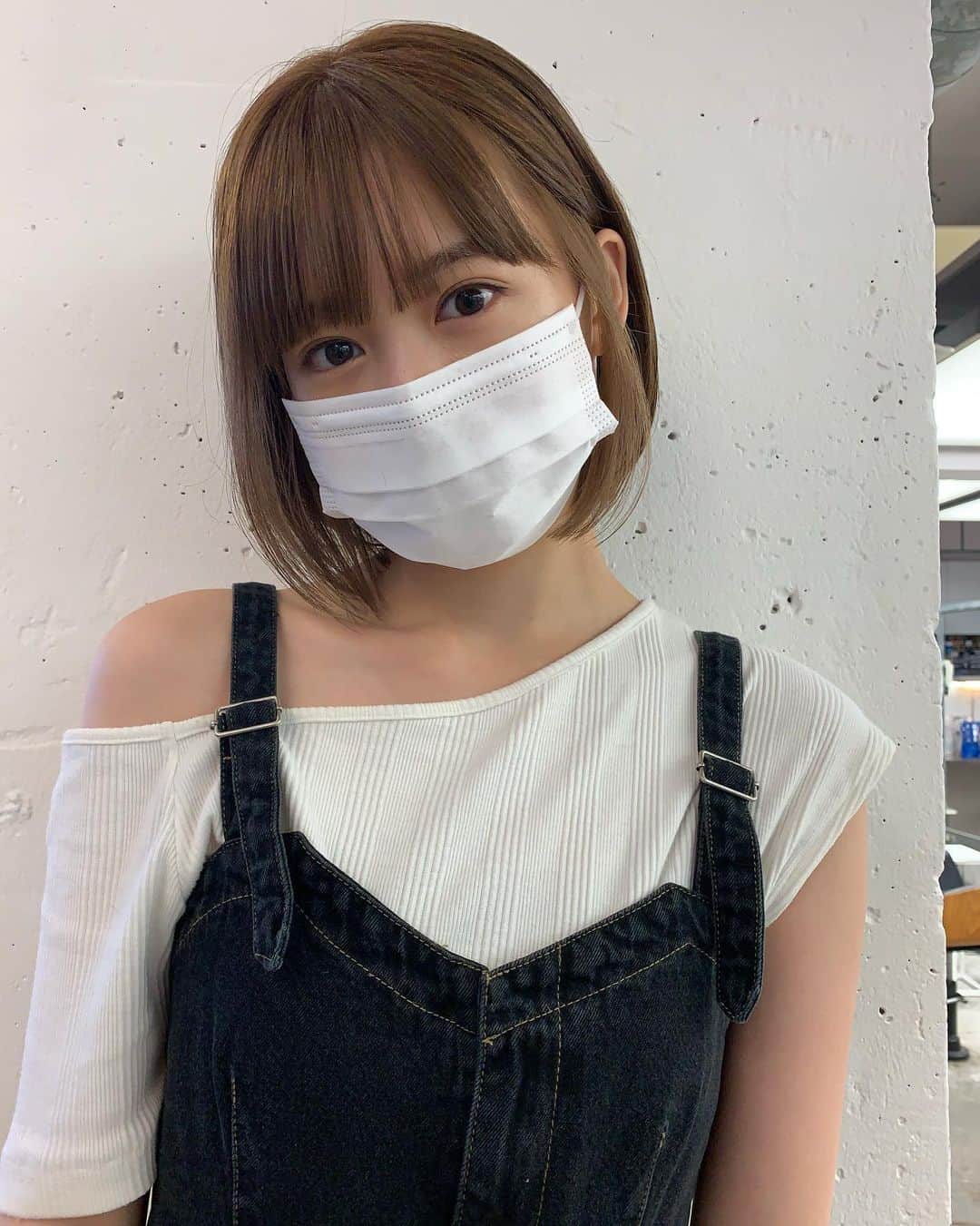 千田麻実さんのインスタグラム写真 - (千田麻実Instagram)「⠀ SHIMA aoyama店でヘアメンテナンス⠀ いつもリサさんにお願いしてます✌︎⠀ ⠀ ブリーチせずに出来る限界で明るく！⠀ ってお願いして可愛くして貰いました☺︎ 加工なしの色味です〜〜！⠀ ⠀ @risa_atami  ⠀ #shimaaoyama #ヘアメンテナンス #shima #透明感カラー #ダブルケアカラー #ブリーチなし #ミニボブ #ショートヘア」9月2日 20時18分 - mami__senda