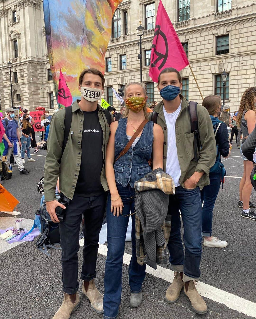 Jackson Harriesさんのインスタグラム写真 - (Jackson HarriesInstagram)「It felt great to be back out on the streets yesterday with @Extinctionrebellion. 🌍 🙌🏼🔥  This week, XR have kicked off 10 days of civil disobedience to demand government action on the climate crisis and draw attention to a new ‘climate and ecological emergency bill’.  I’m always reminded at these events of the importance of community in these strange and uncertain times, and the power of the collective voice to demand the urgent change required.」9月2日 20時26分 - jackharries