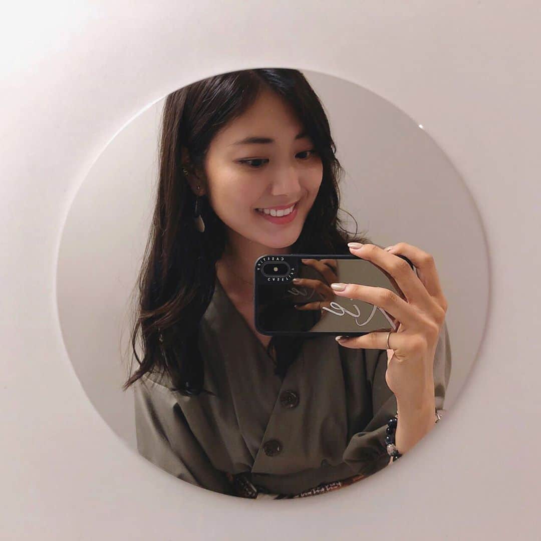 のインスタグラム：「📺 . いやぁー収録楽しかったぁぁぁ😆❤ . マネージャーさんから連絡もらった時 嬉しさと同時に信じられなくて…！！！ 何度も夢なんじゃないかと思いました😂💭 . 実は、2ヶ月くらいず−−−っと緊張してました(笑) . O.A日までドキドキですが、 どんな番組に出演するか想像しながら 情報解禁をお待ち下さーい🙄📃 . . #shootingday #goodday #happy #portrait #selfie」