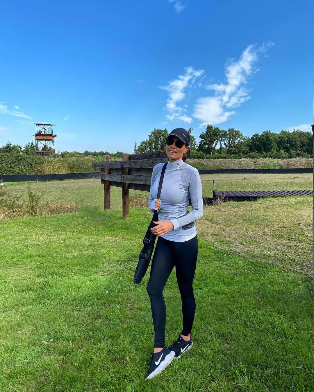 メラニー・サイクスさんのインスタグラム写真 - (メラニー・サイクスInstagram)「Lovely day for it 😁💫 #claypigeonshooting #zoli #olympictrap with my mate @astronaftis 💙💫 @a1shootingground」9月2日 20時37分 - msmelaniesykes