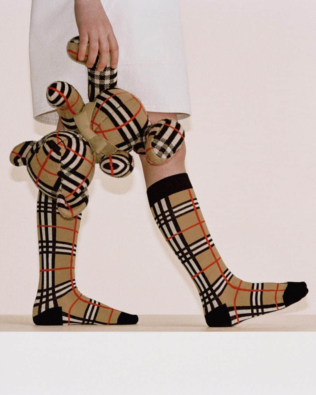 Burberryさんのインスタグラム写真 - (BurberryInstagram)「Small steps . A Burberry signature in miniature - our intarsia-knit socks woven with a graphic check . #Burberry」9月2日 20時47分 - burberry