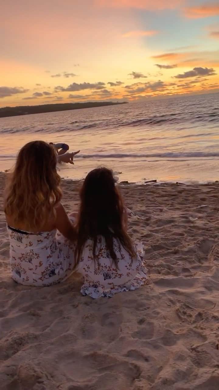 ✷kana✷のインスタグラム：「🧡💛💜 . . リール第2弾🌴 適当に繋げただけ笑 . 海外欲がピーク、、🥺 早くまたみんなでtripできる日が 来ますように〜♡ . #bali」