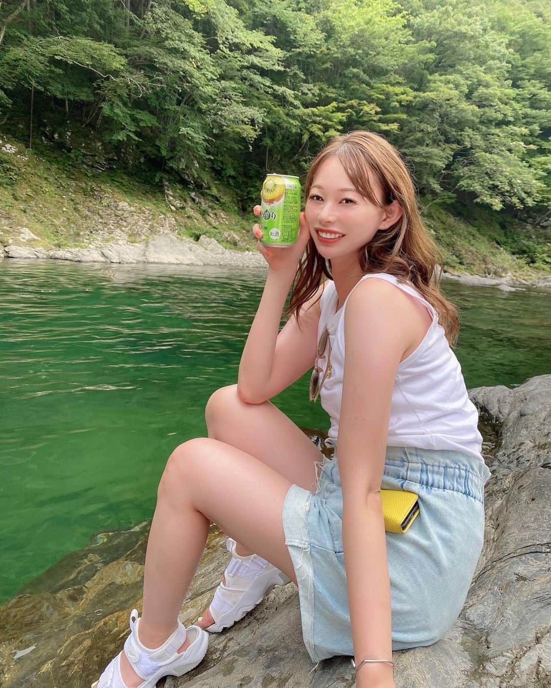 のインスタグラム：「ㅤㅤㅤ ㅤㅤㅤ 先日またまた谷町2丁目にある隠れ家サロン private salon Campanula(カンパニュラ) さんへ行ってきたよ〜っ🤗❤️  私はハイパーナイフ×筋膜リリースで しっかりボディメイクしてもらってます✨  私が受けていただいてるメニューは60分で ハイパーナイフを足裏からおしりまでして筋膜リリース 脚の表も裏もしっかりして下さいます🥰 その後デコルテマッサージをしてもらってます💓  大手美容メーカーで講師をしていた方が してくれるのでとてもプロフェッショナル！！ ハイパーナイフは受けたことあるんやけど その後の筋膜リリースがほんま めちゃくちゃ気持ちよかったー！！🥺💞  デコルテのアロママッサージがついてるから 全身ほぐれてめちゃくちゃスッキリするねんっ😊✨  隠れ家サロンだから予約が決まったら、 住所の詳細を教えてもらえるシステムで 他の人に合うこともないしお客さんが帰った後は コロナ対策で部屋中除菌など徹底されてるので 安心して行けるサロンさんです〜💓  ご新規のお客様は初回のみこちらの 60分のメニューが通常￥15000の所 ¥10000で受けていただけます⭐️⭐️  リピーター様は10%オフの¥13500で受けれますよ💞  気になる方はぜひCampanulaさんの Instagram見に行ってみてください💓 ホットペッパーからも予約できますよ🤗 カンパニュラで検索してみてください🎶  ㅤㅤㅤ  (@private_salon.campanula ) の TOPからもホットペッパーのページに飛べますよ🥰  https://beauty.hotpepper.jp/kr/slnH000463061/  #privatesalonCampanula #Campanula #プライベートサロン #ハイパーナイフ #筋膜リリース #大阪サロン #痩身エステ #パワーレメディ #ハイパーナイフサロン #小顔エステ #フェイシャルエステ #ボディエステ #プライベートサロン #本格エステ #隠れ家サロン #リッチマッサージ #バストアップ #ダイエット #痩身  #デトックス  #ディレイア #ヒト幹細胞エキス #オーダーメイドエステ #ダイアモンドピーリング #ニキビ跡改善ケア #むくみケア #完全予約制 #痩せたい #アンチエイジング」