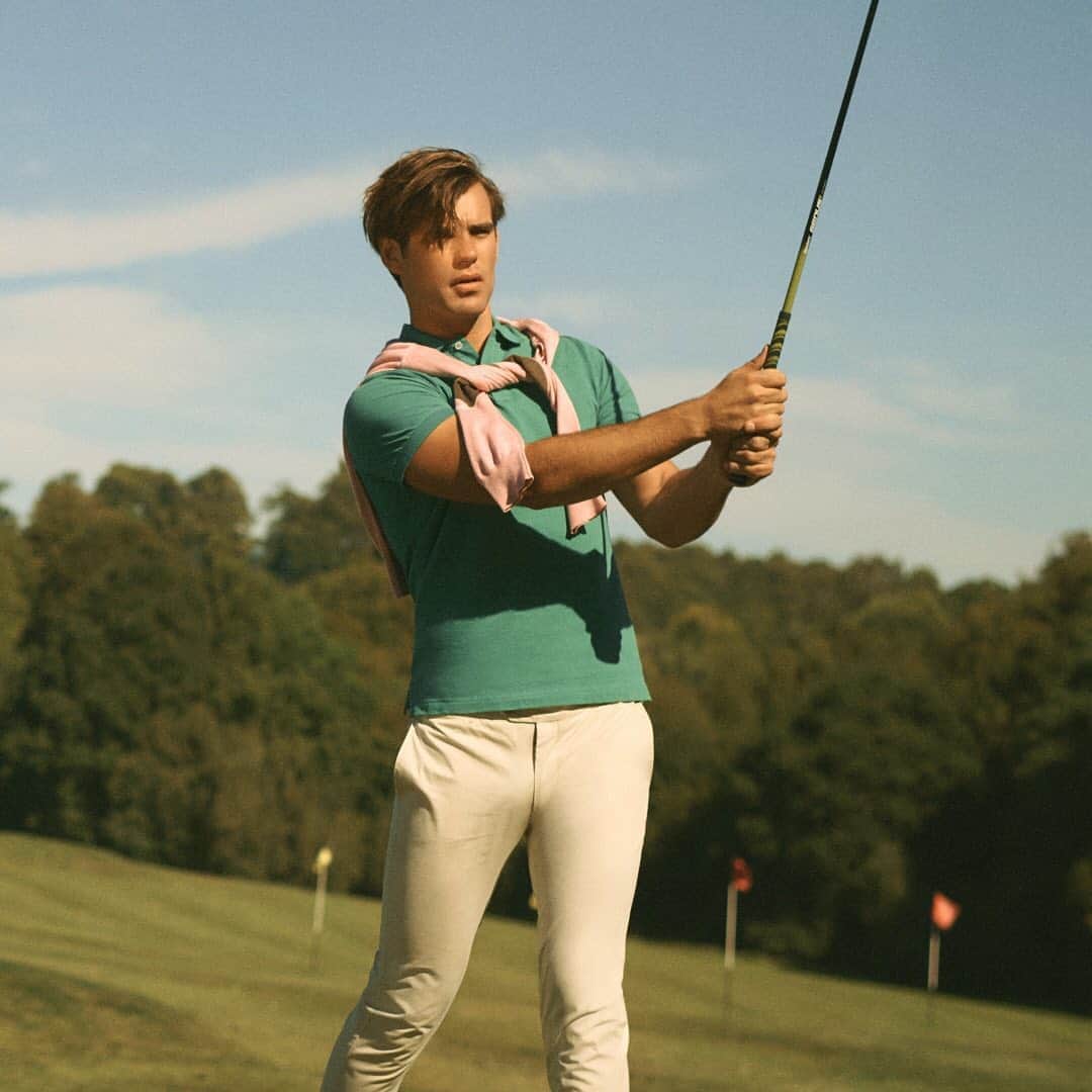 のインスタグラム：「A hole in one deserves a stellar look, gentlemen. Whether you’re a novice or a pro on the course, be sure to pick up timeless styles to see you through a summer of sport. #STAYHackett」