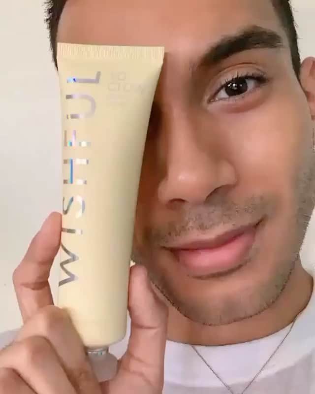 のインスタグラム：「Repost @wishfulskin Packed full of pineapple & papaya enzymes, BHAs & AHAs 🍍💛 #YOGLOW  reposting the cutest @anthony_ortez」
