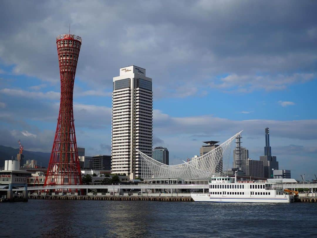 今井安紀さんのインスタグラム写真 - (今井安紀Instagram)「We went on a twilight cruise around Kobe. I could see lots of nice view from the ship. (Sorry I forget to take pictures.) Before that, the scenery from Kobe Harbor Land was very nice. 夕暮れの神戸を一周するトワイライトクルージングに連れて行ってもらったー！！！わーい！ その前に見た神戸の港の景色も良かった。  Camera : Olympus PEN E-PL9 Lens: 25mm   #olympuspenepl9 #noedit #nofilter #photolover #latergram #kobe #travel #trip #kobeharborland #kobeconcerto #オリンパスPEN #加工なし #撮って出し #写真好きな人と繋がりたい #時差スタグラム #エモい写真 #神戸 #旅 #旅行 #神戸ハーバーランド #神戸コンチェルト」9月2日 21時01分 - i_am_akinyan0826