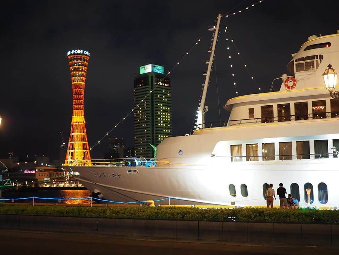 今井安紀のインスタグラム：「We went on a twilight cruise around Kobe. I could see lots of nice view from the ship. (Sorry I forget to take pictures.) Before that, the scenery from Kobe Harbor Land was very nice. 夕暮れの神戸を一周するトワイライトクルージングに連れて行ってもらったー！！！わーい！ その前に見た神戸の港の景色も良かった。  Camera : Olympus PEN E-PL9 Lens: 25mm   #olympuspenepl9 #noedit #nofilter #photolover #latergram #kobe #travel #trip #kobeharborland #kobeconcerto #オリンパスPEN #加工なし #撮って出し #写真好きな人と繋がりたい #時差スタグラム #エモい写真 #神戸 #旅 #旅行 #神戸ハーバーランド #神戸コンチェルト」