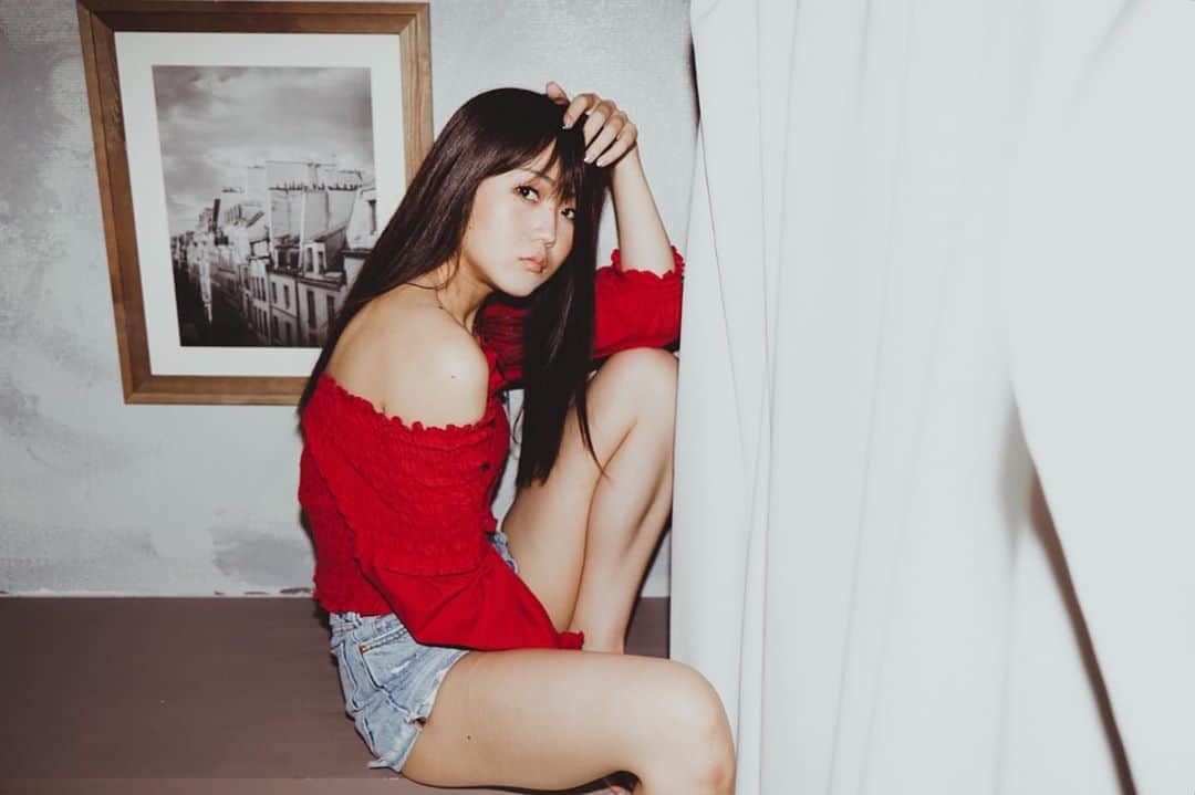 のインスタグラム：「昨日より今日、今日より明日。 丁寧に1歩ずつ。 藤田早希はいつも色んな人に 支えながら作られ生きています❤️ 📸 @manimanium . . ☆☆☆☆☆☆☆☆☆☆☆☆☆☆☆. .  Today than yesterday, tomorrow than today.  Carefully take one step at a time.  Saki Fujita is always a different person  It's made and alive with support ❤️. .  어제보다 오늘, 오늘보다 내일.  정성스럽게 한발 씩.  후지타 사키는 항상 여러 사람에게  지지하면서 만들어진 살고 있습니다 ❤️. . ☆☆☆☆☆☆☆☆☆☆☆☆☆☆☆. . . .  #ポートレート #ポートレート撮影 #photooftheday #photo_jpn #ootd #오오티디 #오오티티 #사징스타그램 . . . .」