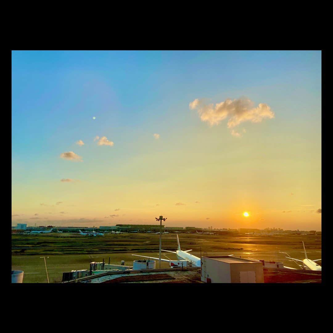 近藤頌利さんのインスタグラム写真 - (近藤頌利Instagram)「The Sun also rises.  #airports #ldhkitchen #haneda #attackno1 #shoristagram #しょりすたぐらむ #近藤頌利」9月2日 21時30分 - shori_kondo412