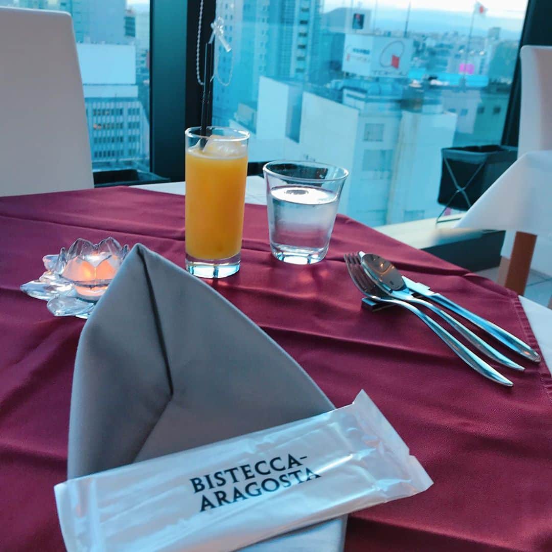 DJ MIYAさんのインスタグラム写真 - (DJ MIYAInstagram)「こんばんにゃーん💖(o^^o)  渋谷再開発の、新しいTowerの渋谷スクランブルスクエア12階にOPENした、素敵なイタリアンレストラン❤️  『ビステッカ・アラゴスタ』さんでの  @bistecca_aragosta　dinnerのdesert💖💖編です。  ◉華やかなデザートの盛り合わせ Assorted gorgeous desserts  濃厚なガトーショコラに、いちごのムースのケーキ🍓、アイスに、ミルクレープが可愛ーく盛り付けられていて最高にプリンセスの気分ですぅ❤️  アイスコーヒーと、美味しく、夜景見ながらごちそうさまでーした💖⭐︎✨🌟💫⭐︎🌟✨  #渋谷スクランブルスクエア #ビステッカアラゴスタ #渋谷 #渋谷スカイ #夜景 #夜景デートスポット #ディナーデート #東京イタリアン ﻿ #渋谷イタリアン ﻿ #東京グルメ ﻿ ﻿ ︎﻿﻿ #渋谷スカイ﻿ #東京イタリアン ﻿ ﻿ #渋谷グルメ #渋谷ステーキ ﻿ #渋谷パスタ﻿ #イタリアン #グルメ女子 #美食家 #グルメインフルエンサー #今日のコーデ #デートコーデ #イタリアン好き #今日のメイク #グルメブロガー #グルメ好き #ファッション好き #インスタグラマー #インフルエンサー #レストラン #スイーツ女子」9月2日 21時39分 - dj_miya