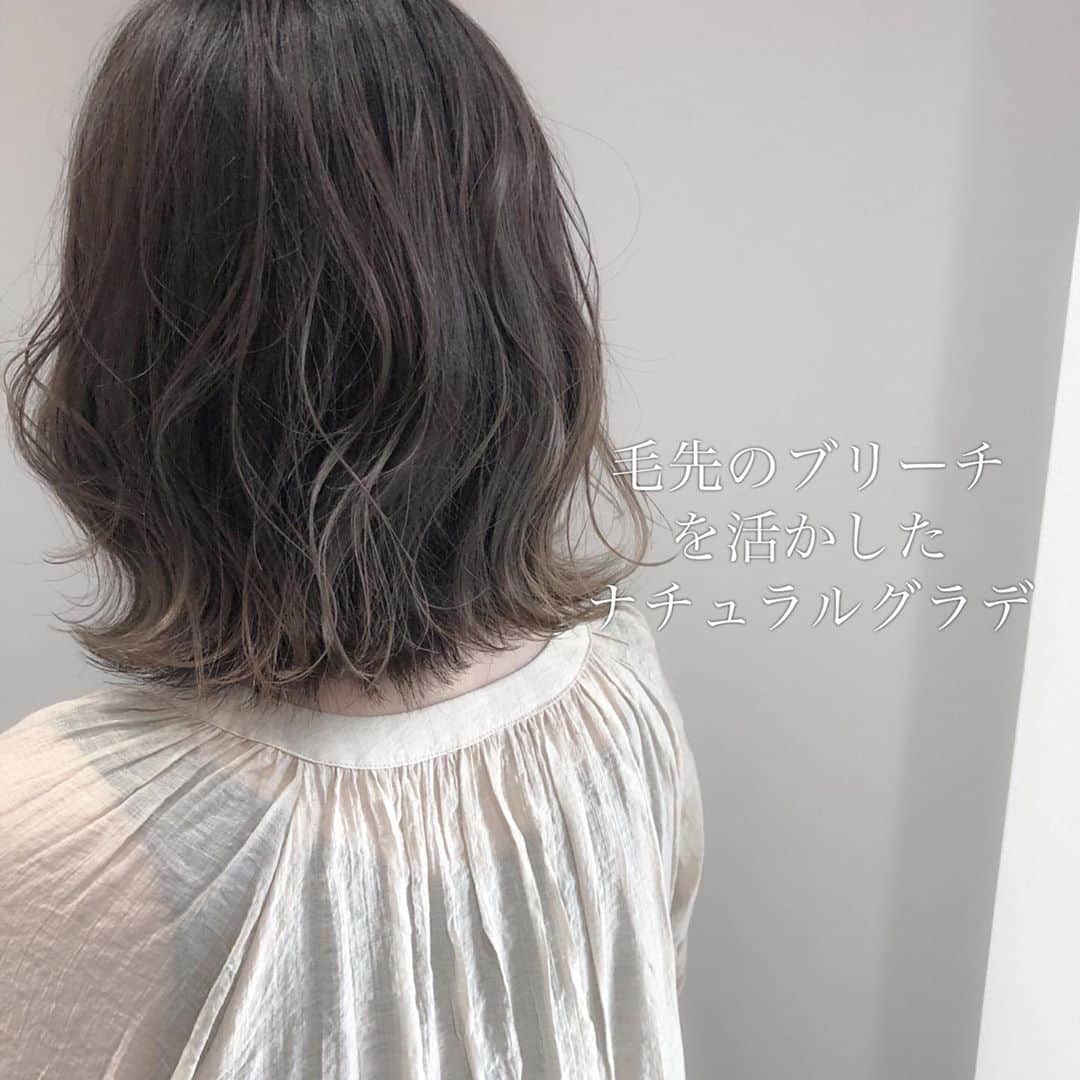ハナフサユウスケのインスタグラム：「毎回ブリーチしなくてもねー ＊ ＊ #hairarrange#ヘアアレンジ#ヘアセット#美容室#美容師#姫路#岡山#赤穂#赤穂市#簡単アレンジ#ヘアアレンジ動画#ミディアムボブ#インナーカラー#バレイヤージュ#サロンモデル#サロモ#撮影#ハイライト#グラデーション#外国人風カラー#グレージュ#シルバーアッシュ#グレーアッシュ#切りっぱなしボブ#ボブ#ボブアレンジ#ショートボブ#ショートヘア#ワンレンボブ#ミディアムヘア」