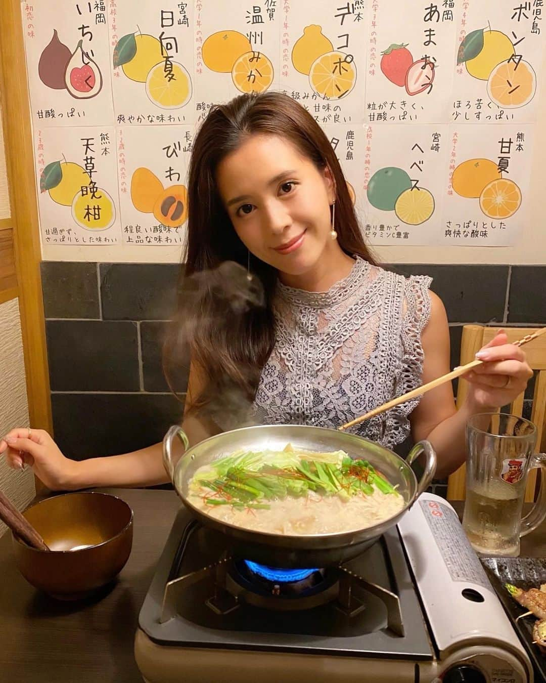 黒田麻理耶さんのインスタグラム写真 - (黒田麻理耶Instagram)「. 昨晩の出来事〜☺️❣️ . 赤羽でマッサージ師をしているはとこの麻衣ちゃんに 全身もみほぐしを90分してもらって 身体がスッキリした後に☺️ . 「九州に惚れちょるばい)」で九州料理を堪能👩‍❤️‍👩🍺 👉 (@kyushunihorechorubai) もつ鍋美味しかった〜😋❤️ . 出汁巻き玉子×明太子も、肉巻き串も、 ハイボールと一緒に美味しくいただきました💕 あ〜最高😆✌️ . 実家も隣同士で小さい頃からずっと一緒だったから 大人になった今、昔話をしつつ こうして飲むのが本当に楽しい☺️💓 . #九州に惚れちょるばい  #赤羽  #赤羽居酒屋 #赤羽グルメ  #赤羽もつ鍋  #赤羽ディナー #pr  #もつ鍋  #トリドリベース  #ハイボール」9月2日 21時39分 - mariya_kuroda