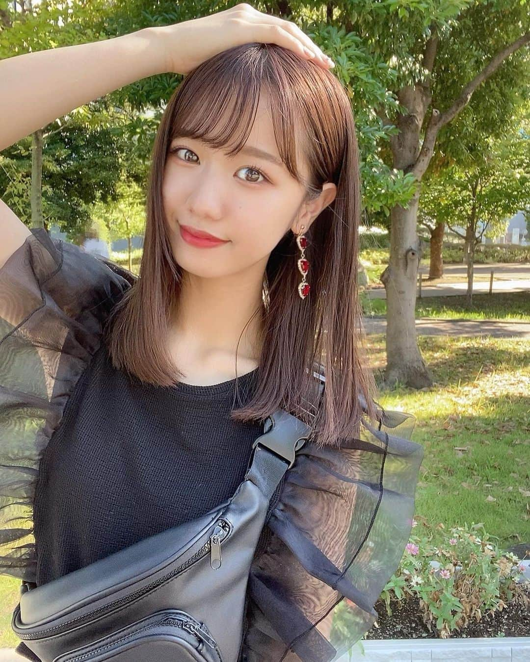 鈴木遥夏さんのインスタグラム写真 - (鈴木遥夏Instagram)「. もう9月になってしまった。  秋は食も服も季節も、全部とっても好きだからこれからが楽しみだな〜🍁🖤  . #コーデ #code #zara  #夏服コーデ  #イヤリング  #これなら見えるかも？😚」9月2日 21時49分 - haruka4227