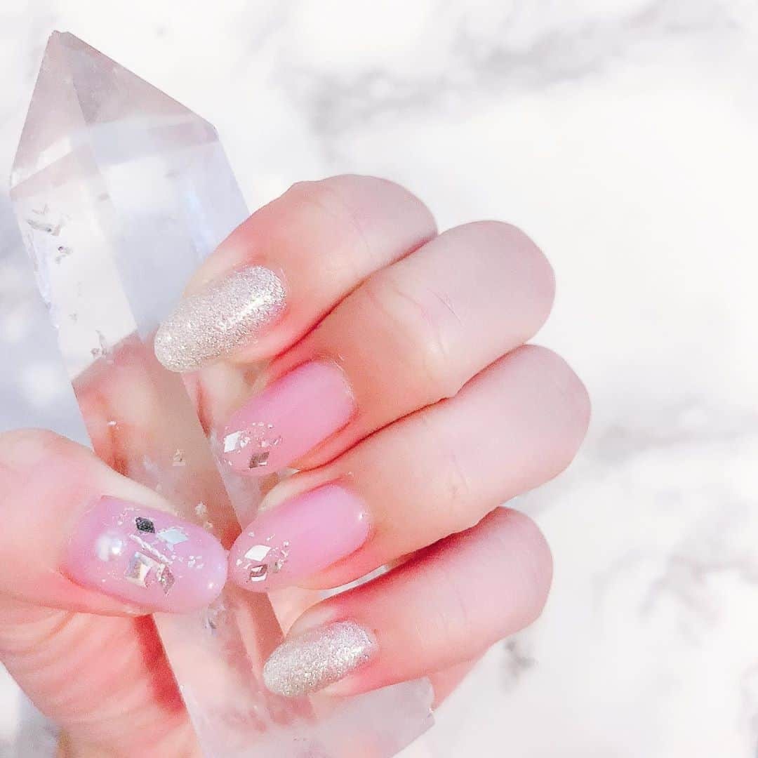 星読みプリンセス・エリ様さんのインスタグラム写真 - (星読みプリンセス・エリ様Instagram)「new nail...♡﻿ ﻿ 2018年から毎年12星座をイメージしたネイルをデザインし続けてきたんだけど﻿ 今年は10天体をイメージしたホロスコープネイルをデザインします🪐✨✨﻿ ﻿ ﻿ 第4弾は✨𝒱ℰ𝒩𝒰𝒮✨﻿ ﻿ 透け感のあるラベンダーピンクとキラッキラのプラチナラメで金星の“美しさ”と“豊かさ”の煌めきを指先に💎✨✨﻿ ﻿ 喜びや溢れる愛情を表現した﻿ 金星のイメージのネイル💅﻿ ﻿ ﻿ #星座 #星座ネイル #天体ネイル﻿ #12星座ネイル  #ホロスコープネイル﻿ #惑星ネイル #ピンクネイル﻿ #ブライダルネイル#キラキラネイル﻿ #ラメネイル#レディネイル #大人可愛い﻿ #大人ネイル #大人女子 #プリンセス﻿ #プリンセスネイル #シンプルネイル﻿ #美容 #美容垢#女子力向上委員会﻿ #ホロスコープ美容#ホロスコープメイク」9月2日 21時43分 - eri.princessmind