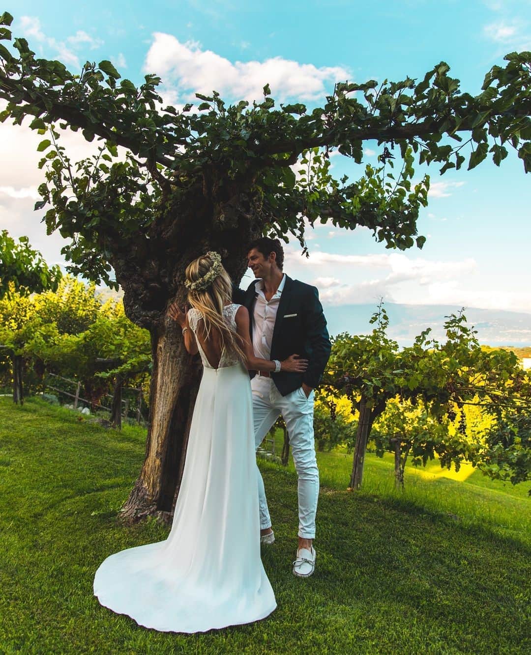 ミナのインスタグラム：「I have always loved winery weddings because of the scenery, history and amazing wine of course! Danielle and Jared from @hautevoyages visited one in Lake Garda, Italy. 😍 Danielle is wearing an Indiebride bespoke dress. Love that back! - Miina -⁠ ⁠ Picture: @hautevoyages⁠ ⁠」
