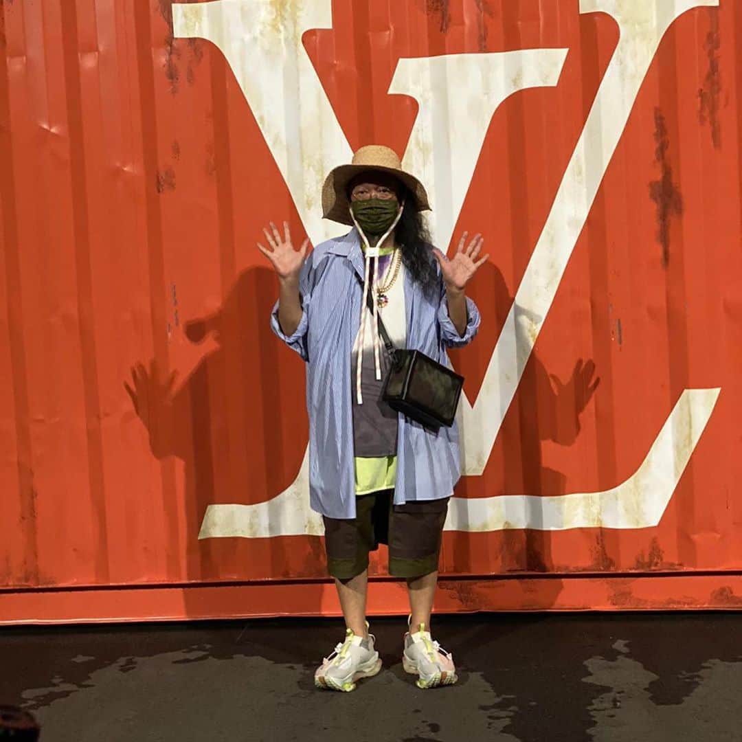 アンナ・デッロ・ルッソさんのインスタグラム写真 - (アンナ・デッロ・ルッソInstagram)「@louisvuitton by @virgilabloh ❤️❤️❤️ men’s SS21 fashion show in Tokyo 🇯🇵  1週間後にオープンを控えた東京国際クルーズターミナルで開催されたルイ・ヴィトンの2021春夏メンズ・コレクションのファッションショーには小池百合子東京都知事、広瀬すず、宮沢氷魚、岩田剛典などが参加。 @yuriko.koike @miyazawahio @suzu.hirose.official @takanori_iwata_official attend @louisvuitton Men’s SS21 Fashion Show.  #louisvuitton #LVMenSS21 #小池百合子　#広瀬すず #宮沢氷魚　#岩田剛典  #repost @voguejapan」9月2日 21時51分 - annadellorusso