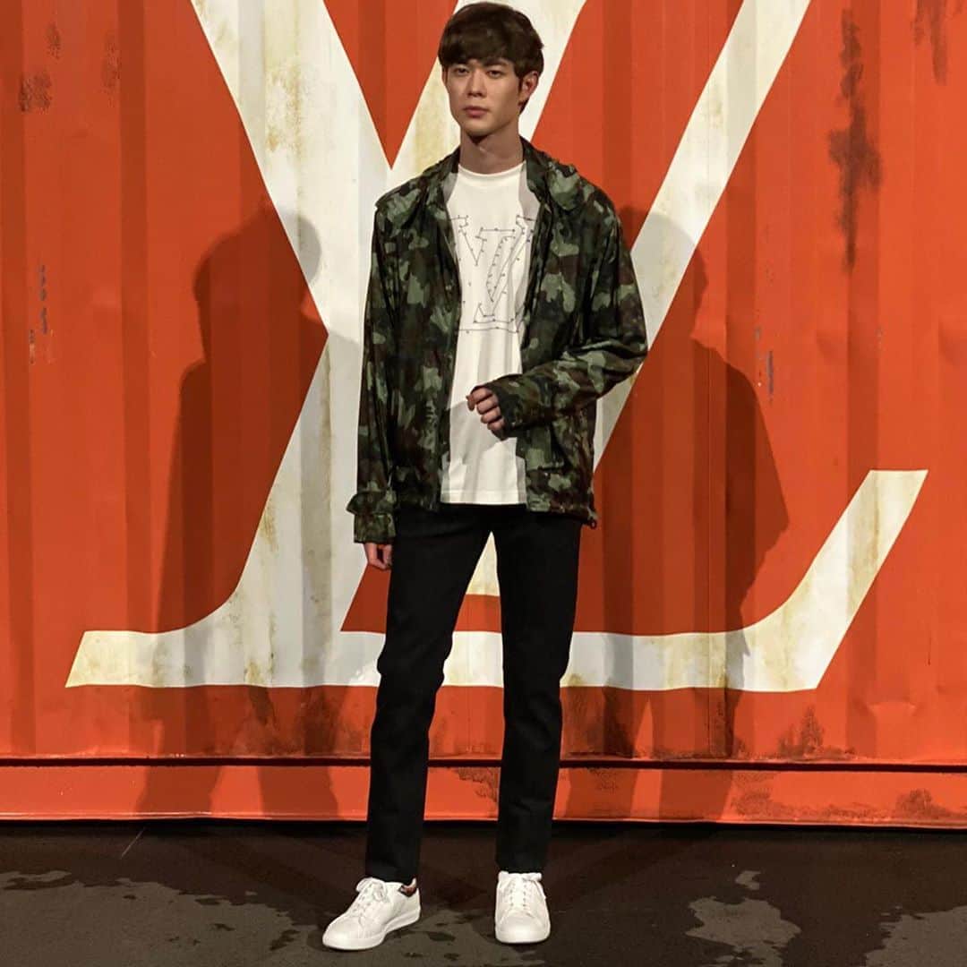 アンナ・デッロ・ルッソさんのインスタグラム写真 - (アンナ・デッロ・ルッソInstagram)「@louisvuitton by @virgilabloh ❤️❤️❤️ men’s SS21 fashion show in Tokyo 🇯🇵  1週間後にオープンを控えた東京国際クルーズターミナルで開催されたルイ・ヴィトンの2021春夏メンズ・コレクションのファッションショーには小池百合子東京都知事、広瀬すず、宮沢氷魚、岩田剛典などが参加。 @yuriko.koike @miyazawahio @suzu.hirose.official @takanori_iwata_official attend @louisvuitton Men’s SS21 Fashion Show.  #louisvuitton #LVMenSS21 #小池百合子　#広瀬すず #宮沢氷魚　#岩田剛典  #repost @voguejapan」9月2日 21時51分 - annadellorusso