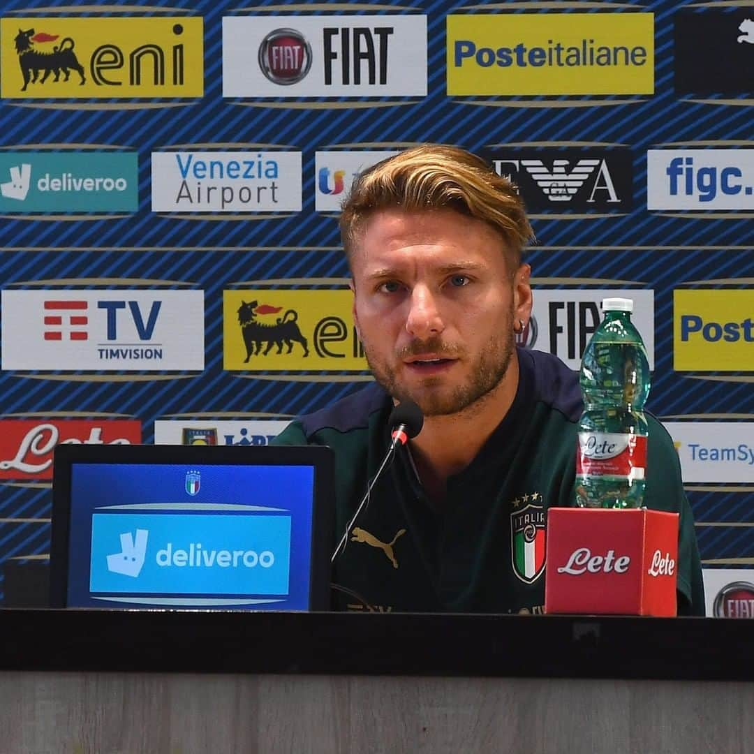 サッカーイタリア代表さんのインスタグラム写真 - (サッカーイタリア代表Instagram)「#Nazionale 🇮🇹 🗣️ #Immobile: “La Scarpa d’oro uno stimolo in più per far bene in azzurro”. #Bernardeschi lascia il ritiro: iI giocatore della Juventus costretto al forfait per un risentimento muscolare, #Jorginho in gruppo. ➡ Leggi l'articolo su www.figc.it . . #Azzurri #vivoazzurro   #Azzurri 🇮🇹 🗣️ #Immobile: "The European Golden Boot is a further incentive to play well for the Azzurri." #Bernardeschi leaves the Azzurri camp. The Juventus man is forced to withdraw by a muscle strain, while #Jorginho rejoins the group. ➡ Read the article: www.figc.it/en . . #VivoAzzurro」9月2日 21時58分 - azzurri