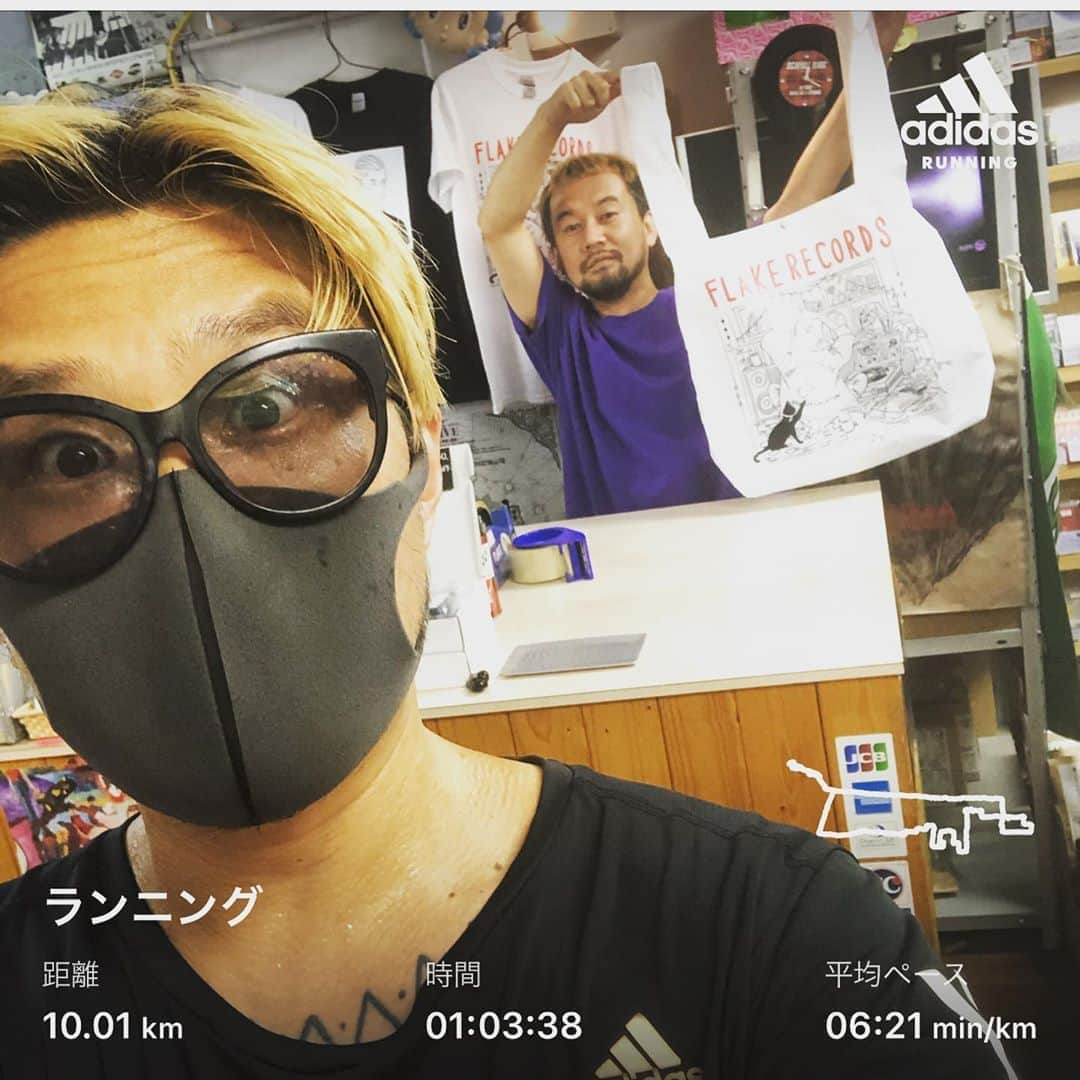 橋本塁さんのインスタグラム写真 - (橋本塁Instagram)「STINGRAY大阪搬入終わり夜ラン終了！大阪は湿気凄かったですが暑くて走りやすかったです！ 心身共に健康で ランニング終わりでFLAKE RECORDSダワちゃんのとこにご挨拶♪  #stingrun #朝ラン #玉ラン #adidas #adidasultraboost  #run #running #ランニング　#心身ともに健康に #flakerecords #スーパー玉出」9月2日 21時55分 - ruihashimoto