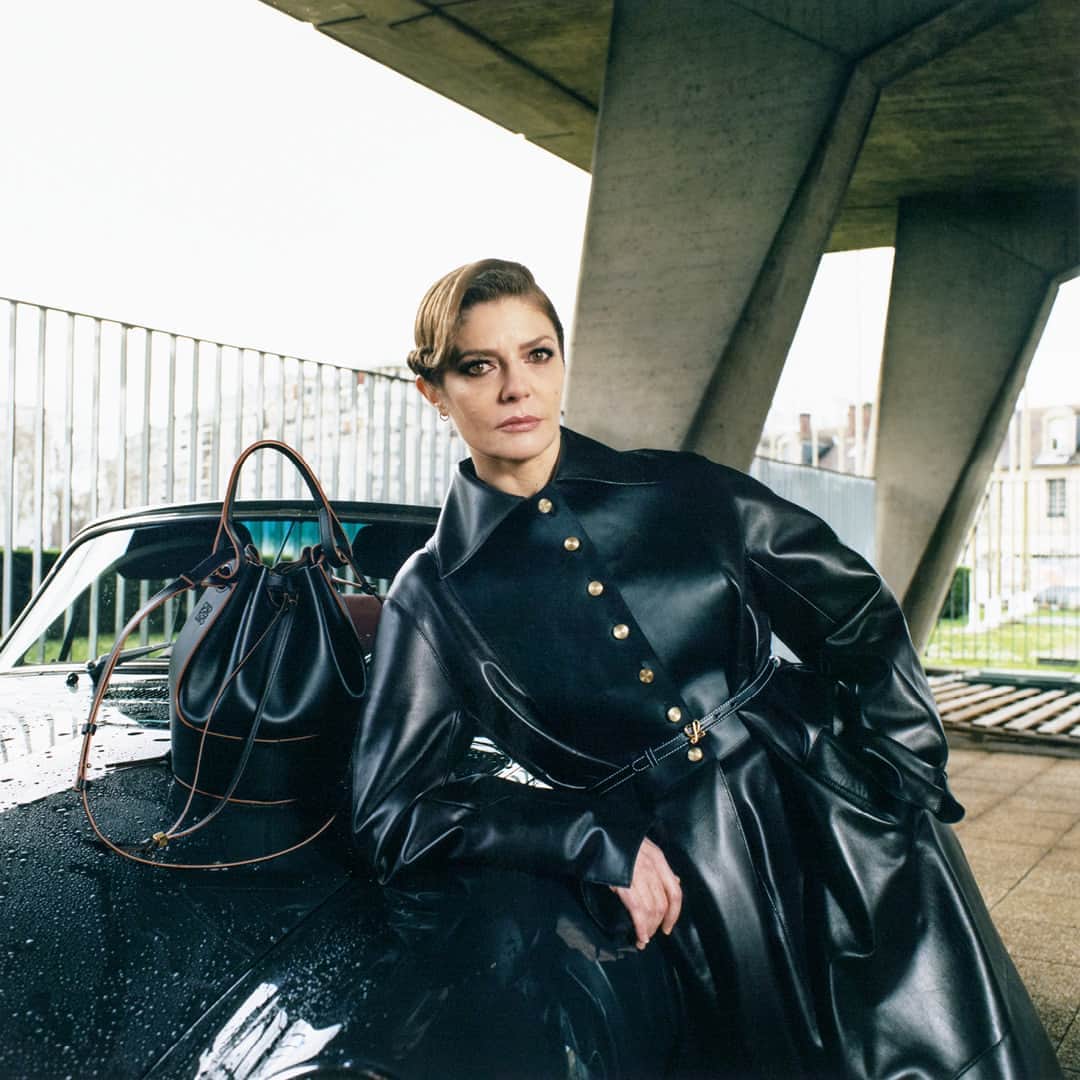 Loeweさんのインスタグラム写真 - (LoeweInstagram)「The LOEWE FW20 Women's publication featuring Chiara Mastroianni photographed by Japanese artist Fumiko Imano at the Maison de l’UNESCO in Paris.  Dressed in a selection of key outerwear from the LOEWE FW20 collection accessorised with the Balloon bag, designed by Jonathan Anderson.  See more on loewe.com  Featuring #ChiaraMastroianni Photography @FumikoImano Creative direction @Jonathan.Anderson and @MMparisdotcom Styling @BenjaminBruno_ Casting @AshleyBrokaw Make-up @PatMcGrathReal Hair Simone Mason Production @HolmesProduction  #LOEWE #LOEWEFW20 #BalloonBag」9月2日 22時00分 - loewe