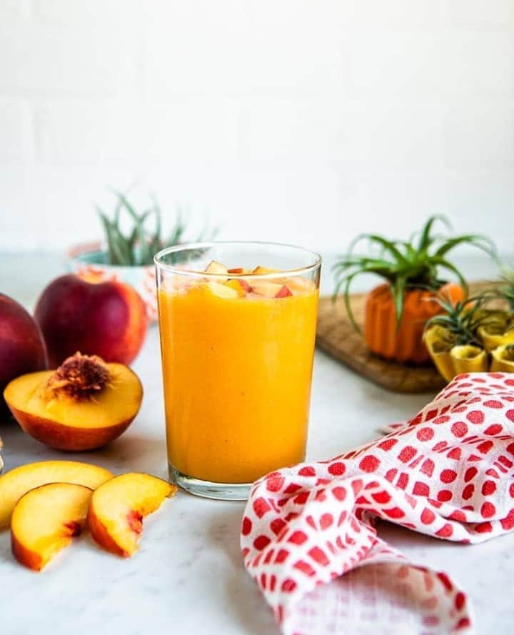 Simple Green Smoothiesさんのインスタグラム写真 - (Simple Green SmoothiesInstagram)「We're holding on to the last days of SUMMER with this Summer Peach Smoothie. 🍑 Combine ginger, peach, and citrus into the perfect blend!⁠ ⁠ Click @simplegreensmoothies for the full recipe! https://simplegreensmoothies.com/recipes/peach-smoothie」9月2日 22時01分 - simplegreensmoothies
