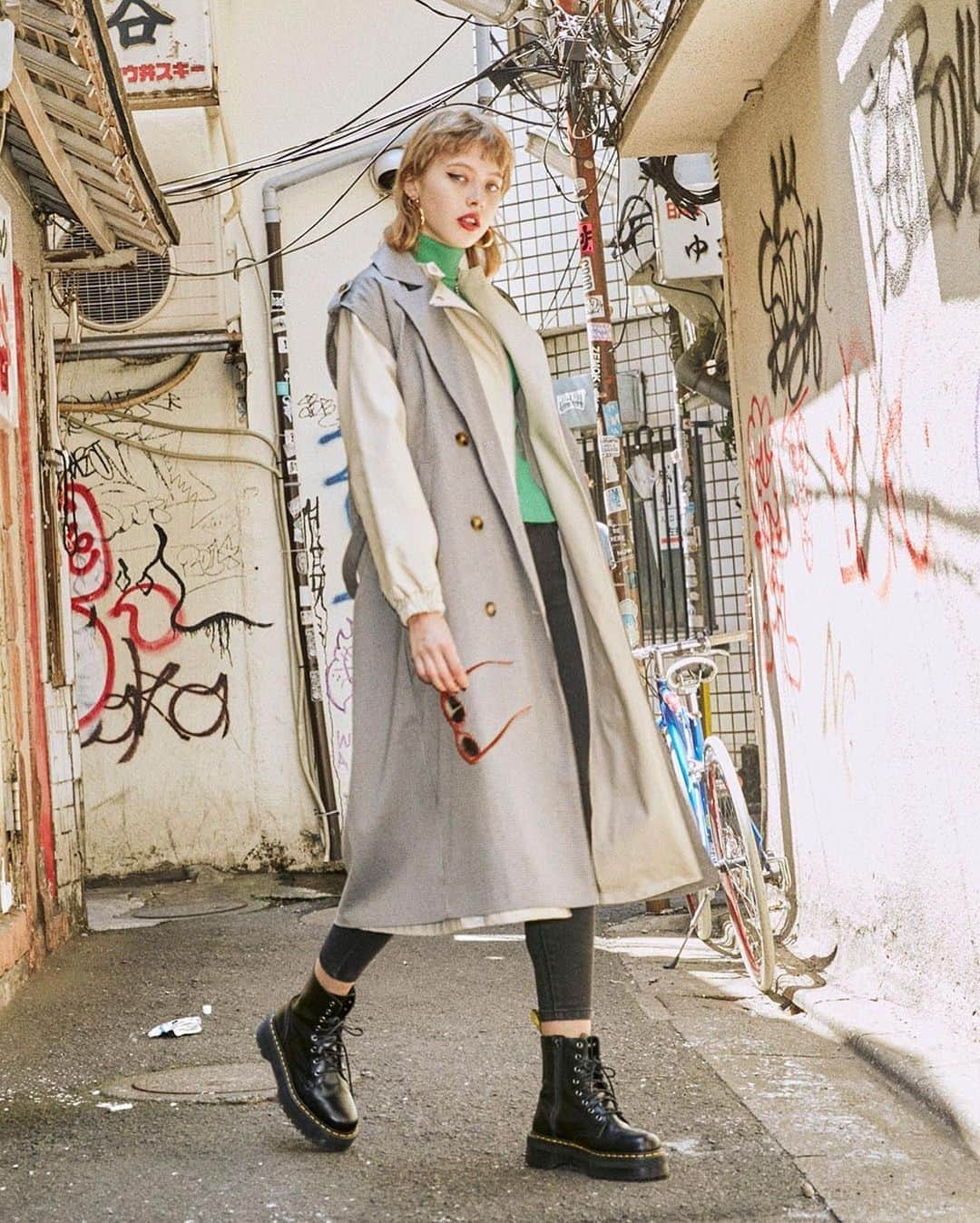 jouetieさんのインスタグラム写真 - (jouetieInstagram)「. 【PRE ORDER】 . マルチWAYで使えるコートは今季の大注目アイテム♡ . ▼outer トレンチレイヤードライダースコート ￥11,000(tax in) IVY/BLK/BLU/BRN . ▼tops ベーシックカラータートル ￥4,290(tax in) BLK/PNK/YLW/GRN . @jouetie_official TOPページURLからチェック✔️ 商品詳細は画像をタップ🛒📌 . #jouetie #jouetie2020aw #jouetie_ootd #fashion #autumn #winter #street #mixstyle #ジュエティ」9月2日 22時00分 - jouetie_official