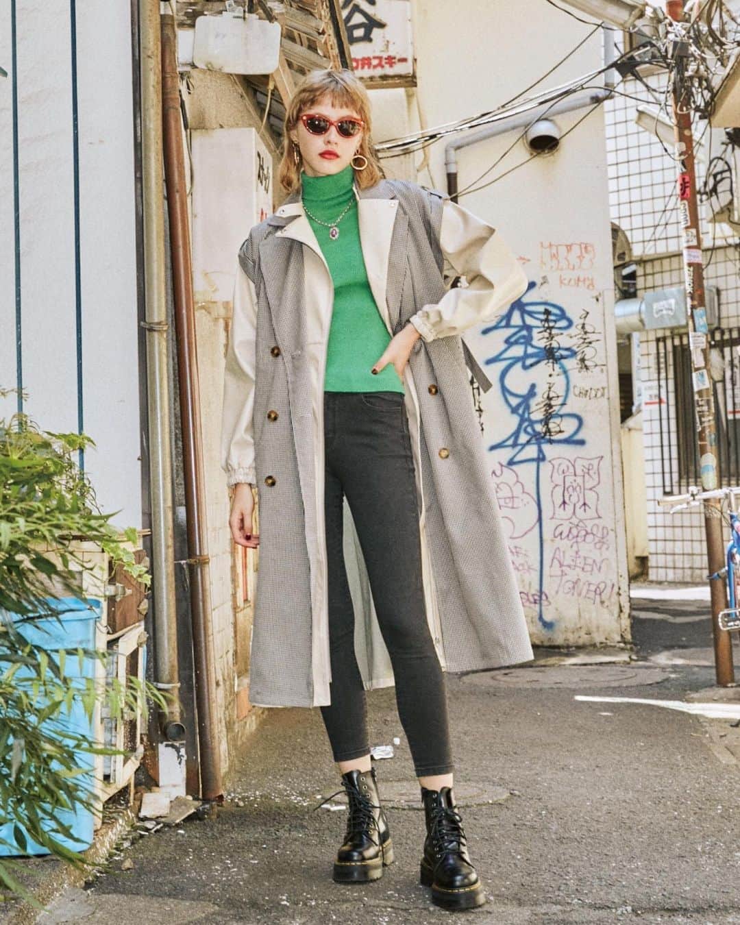 jouetieさんのインスタグラム写真 - (jouetieInstagram)「. 【PRE ORDER】 . マルチWAYで使えるコートは今季の大注目アイテム♡ . ▼outer トレンチレイヤードライダースコート ￥11,000(tax in) IVY/BLK/BLU/BRN . ▼tops ベーシックカラータートル ￥4,290(tax in) BLK/PNK/YLW/GRN . @jouetie_official TOPページURLからチェック✔️ 商品詳細は画像をタップ🛒📌 . #jouetie #jouetie2020aw #jouetie_ootd #fashion #autumn #winter #street #mixstyle #ジュエティ」9月2日 22時00分 - jouetie_official